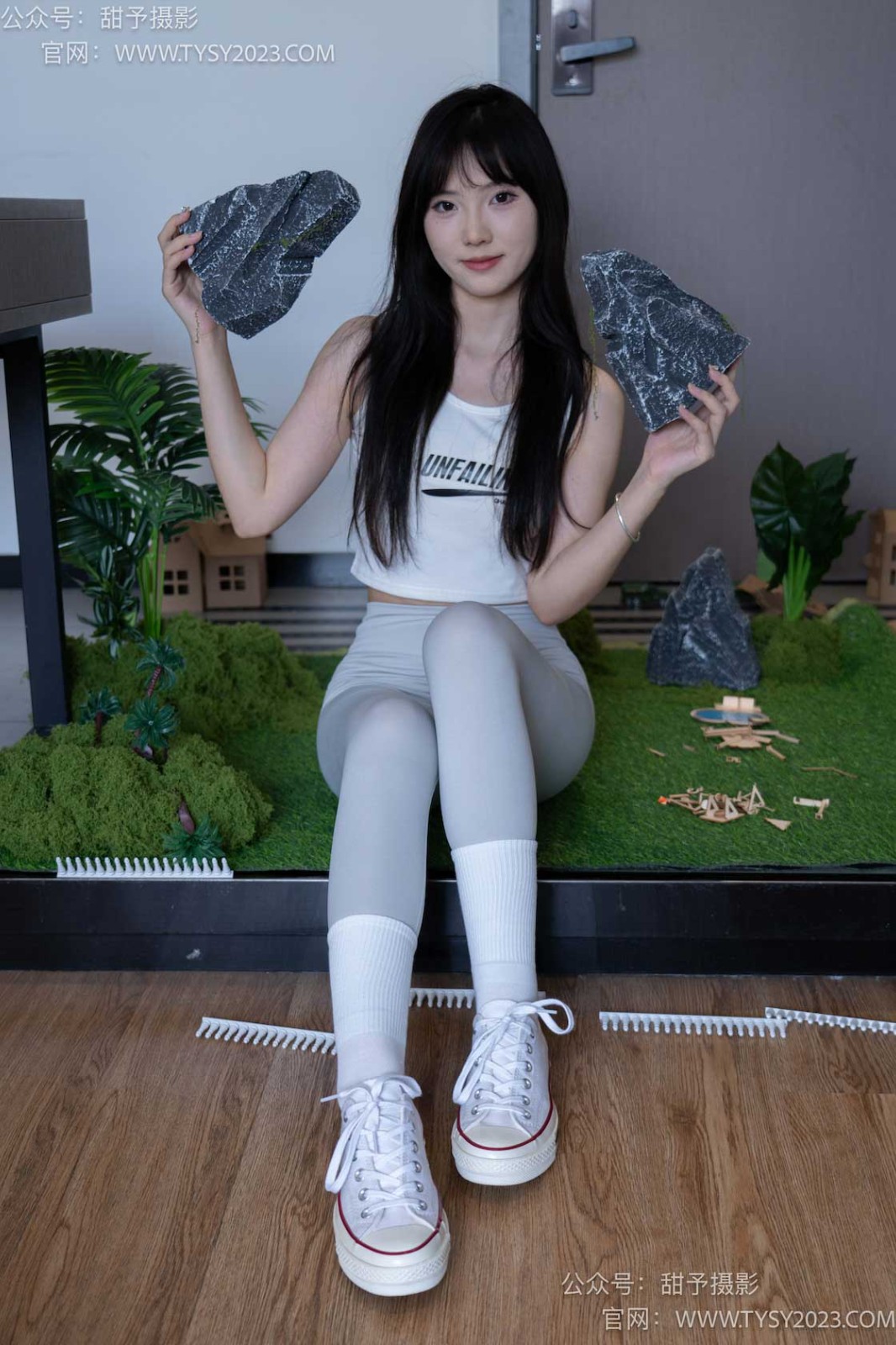 甜予摄影 NO.104 璇璇-帆布鞋、白棉袜、裸足、小人国剧情[134P/2V/10.25GB]插图2