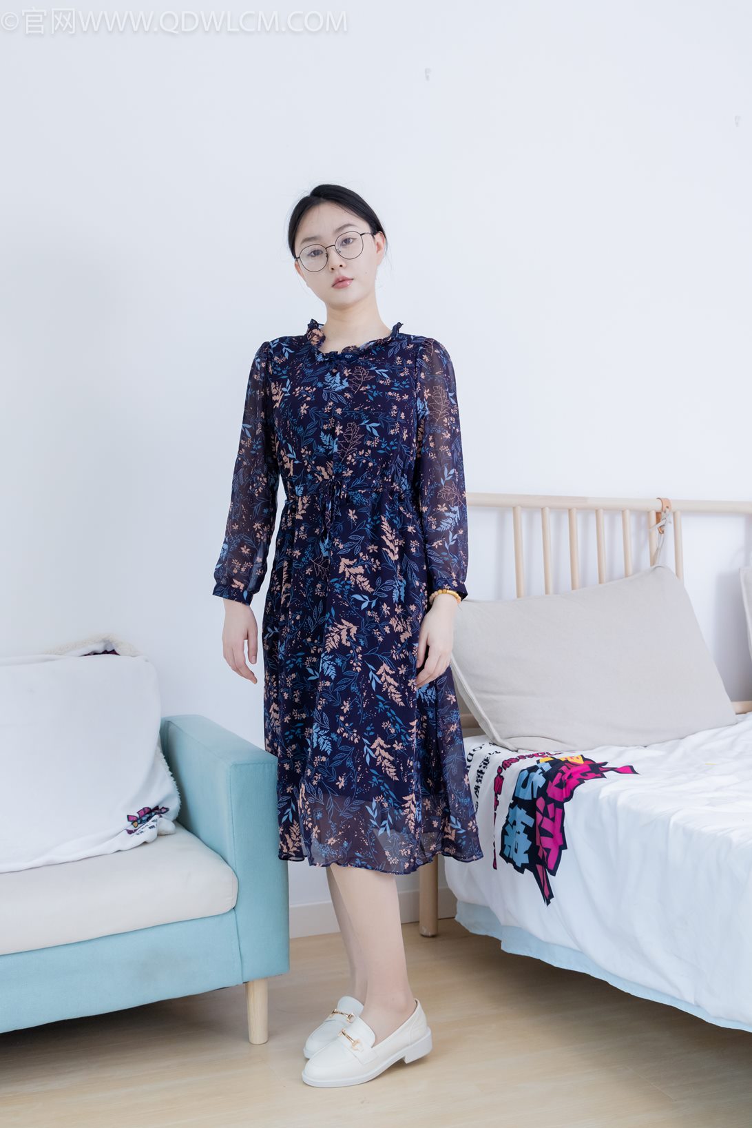 勿恋传媒2113期：美兔-平底鞋、薄肉丝（脚尖加固款）、踩雪糕剧情 [152P/1V/4.51G]插图8