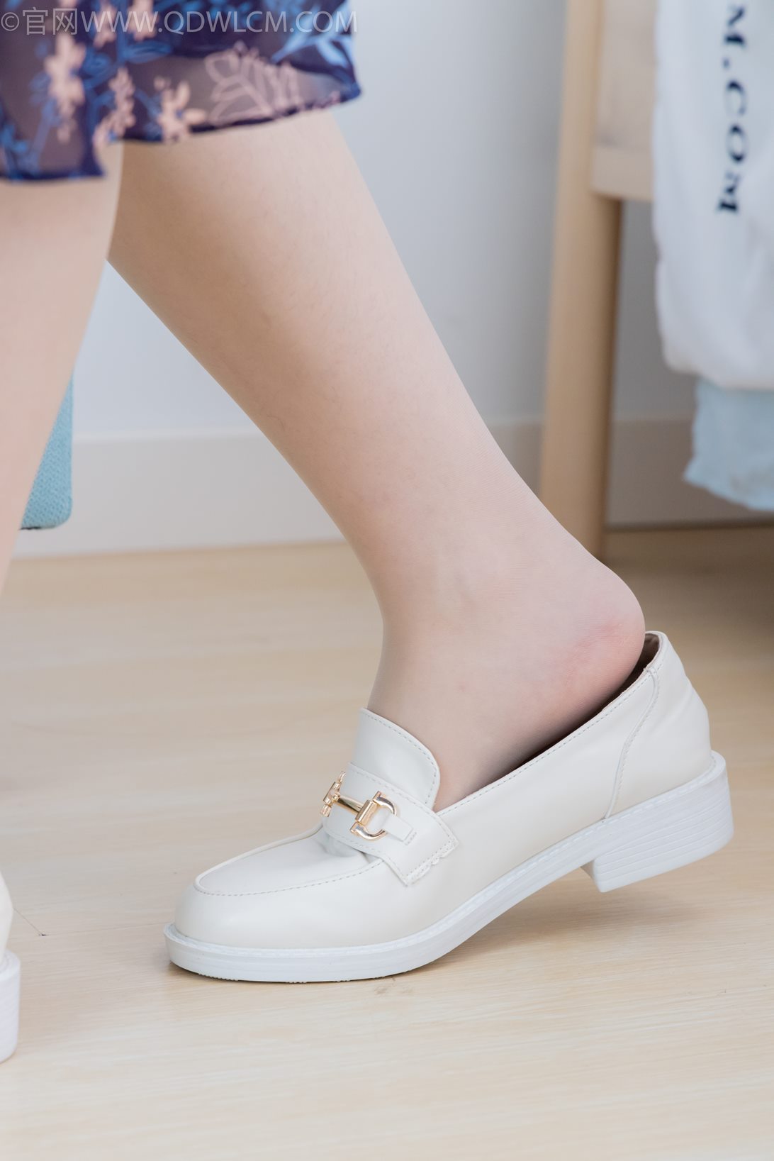 勿恋传媒2113期：美兔-平底鞋、薄肉丝（脚尖加固款）、踩雪糕剧情 [152P/1V/4.51G]插图4