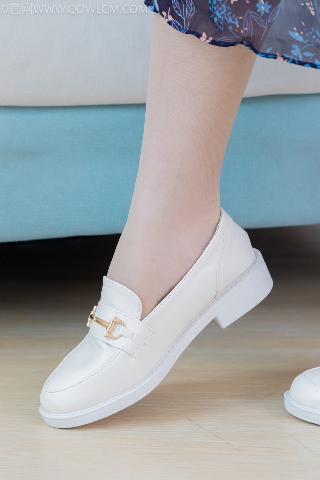 勿恋传媒2113期：美兔-平底鞋、薄肉丝（脚尖加固款）、踩雪糕剧情 [152P/1V/4.51G]插图6