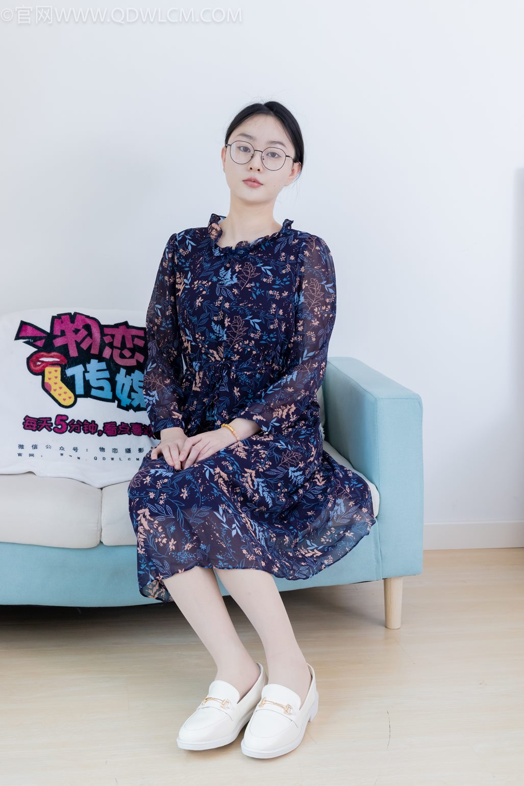 勿恋传媒2113期：美兔-平底鞋、薄肉丝（脚尖加固款）、踩雪糕剧情 [152P/1V/4.51G]插图2