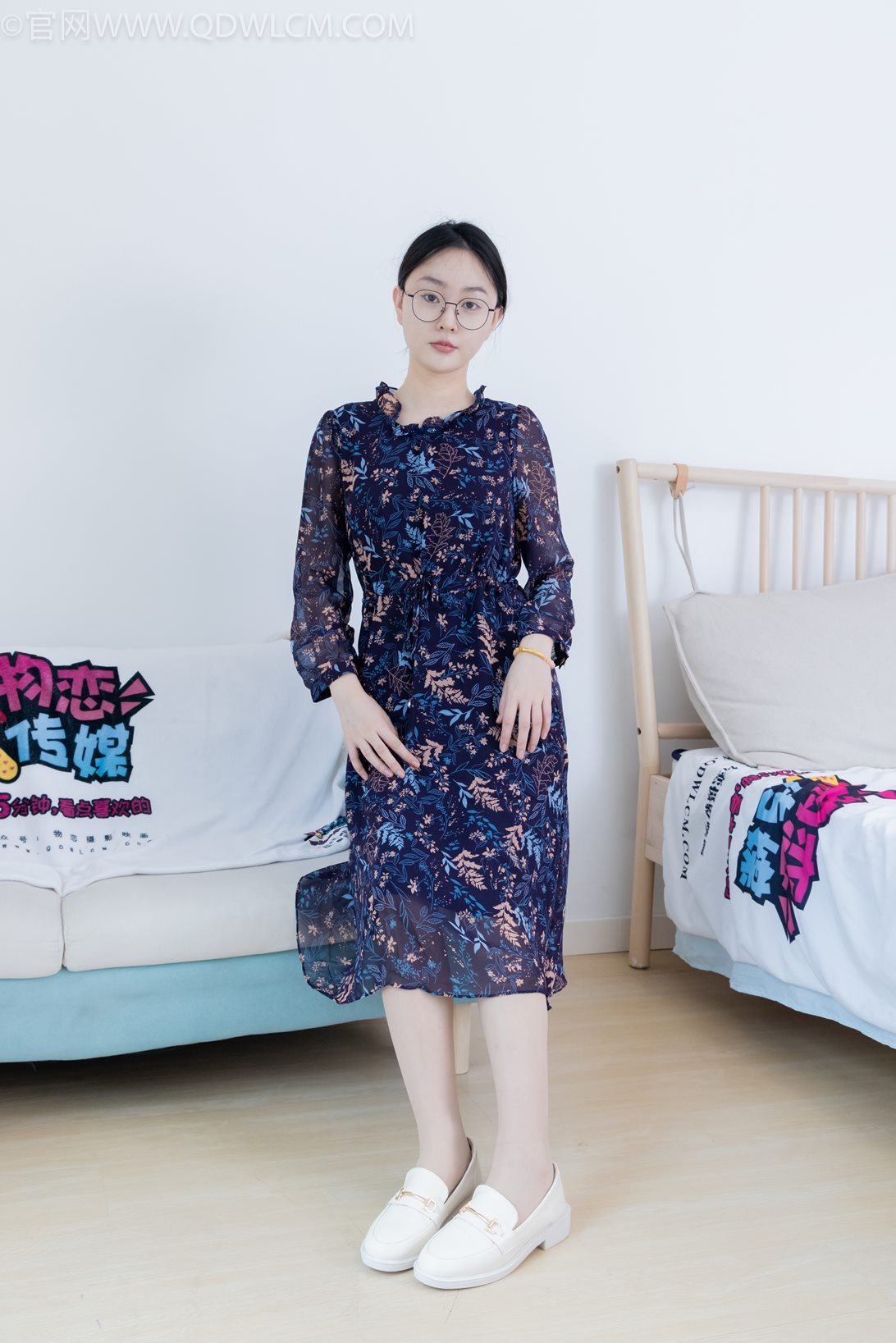 勿恋传媒2113期：美兔-平底鞋、薄肉丝（脚尖加固款）、踩雪糕剧情 [152P/1V/4.51G]插图3