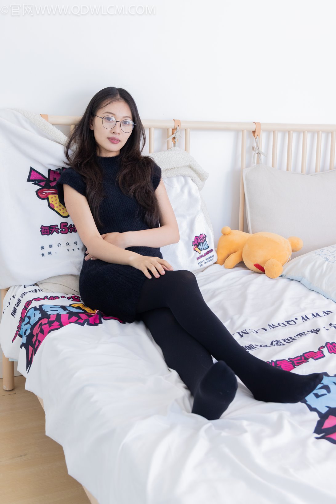 勿恋传媒2115期：小优-高跟鞋、厚黑丝、裸足[152P/1V/4.41G]插图1