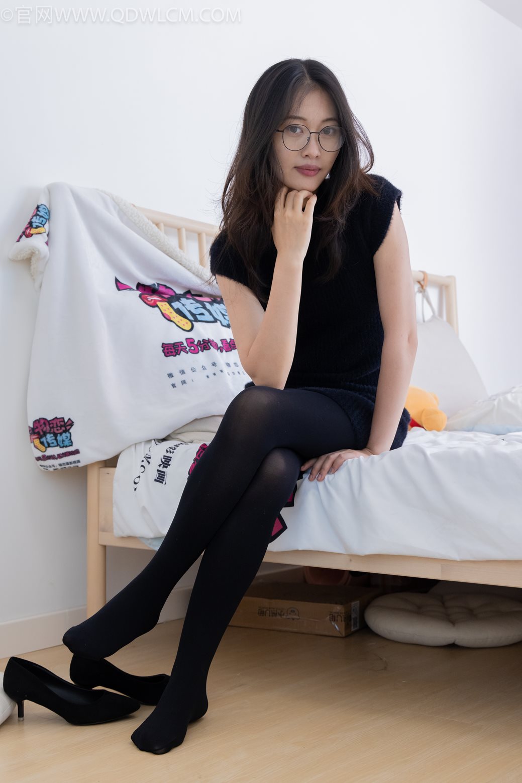 勿恋传媒2115期：小优-高跟鞋、厚黑丝、裸足[152P/1V/4.41G]插图