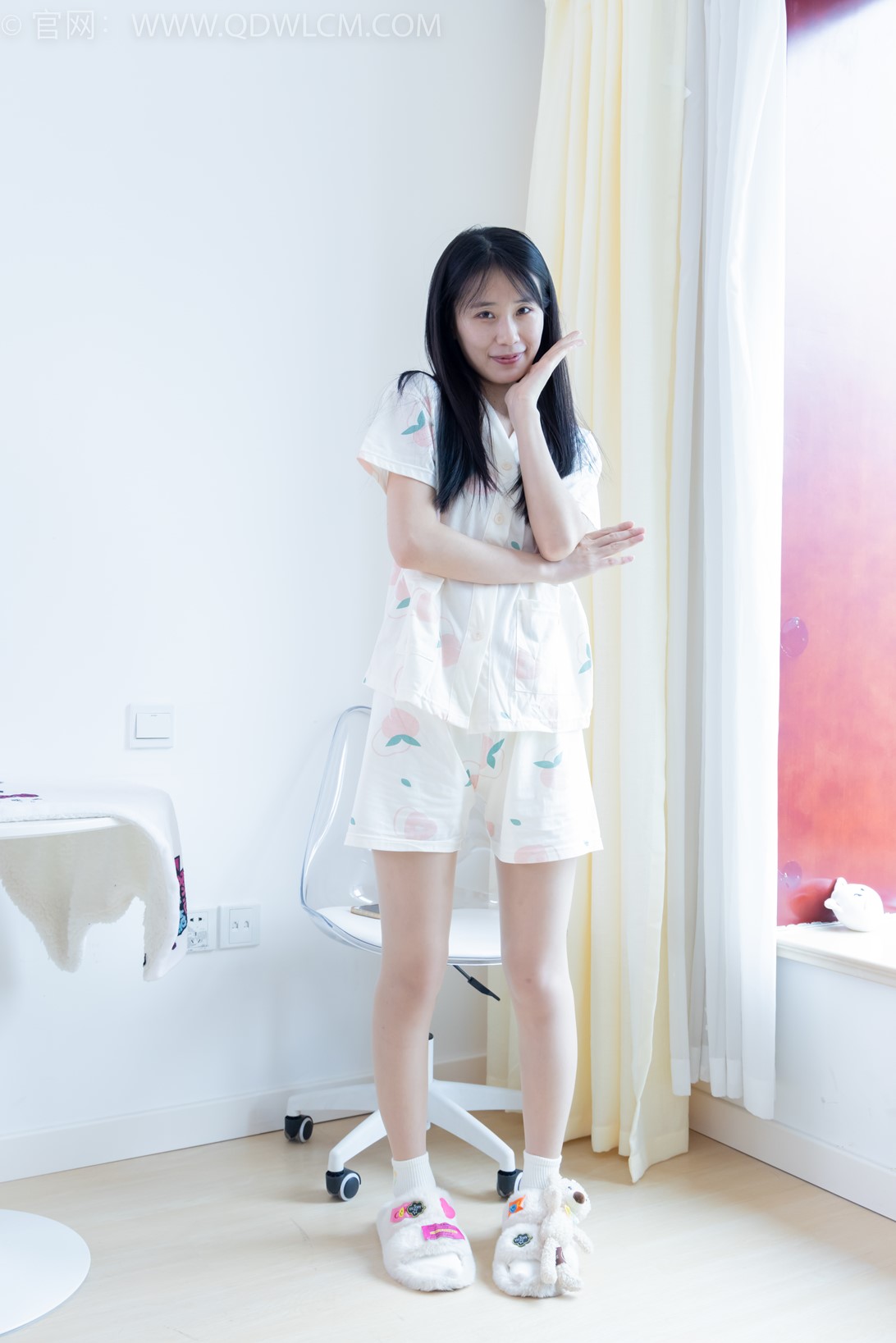 勿恋传媒2116期：菜菜-棉拖鞋、白棉袜、肉丝（脚尖加固款）[210P/1V/5.81G]插图8