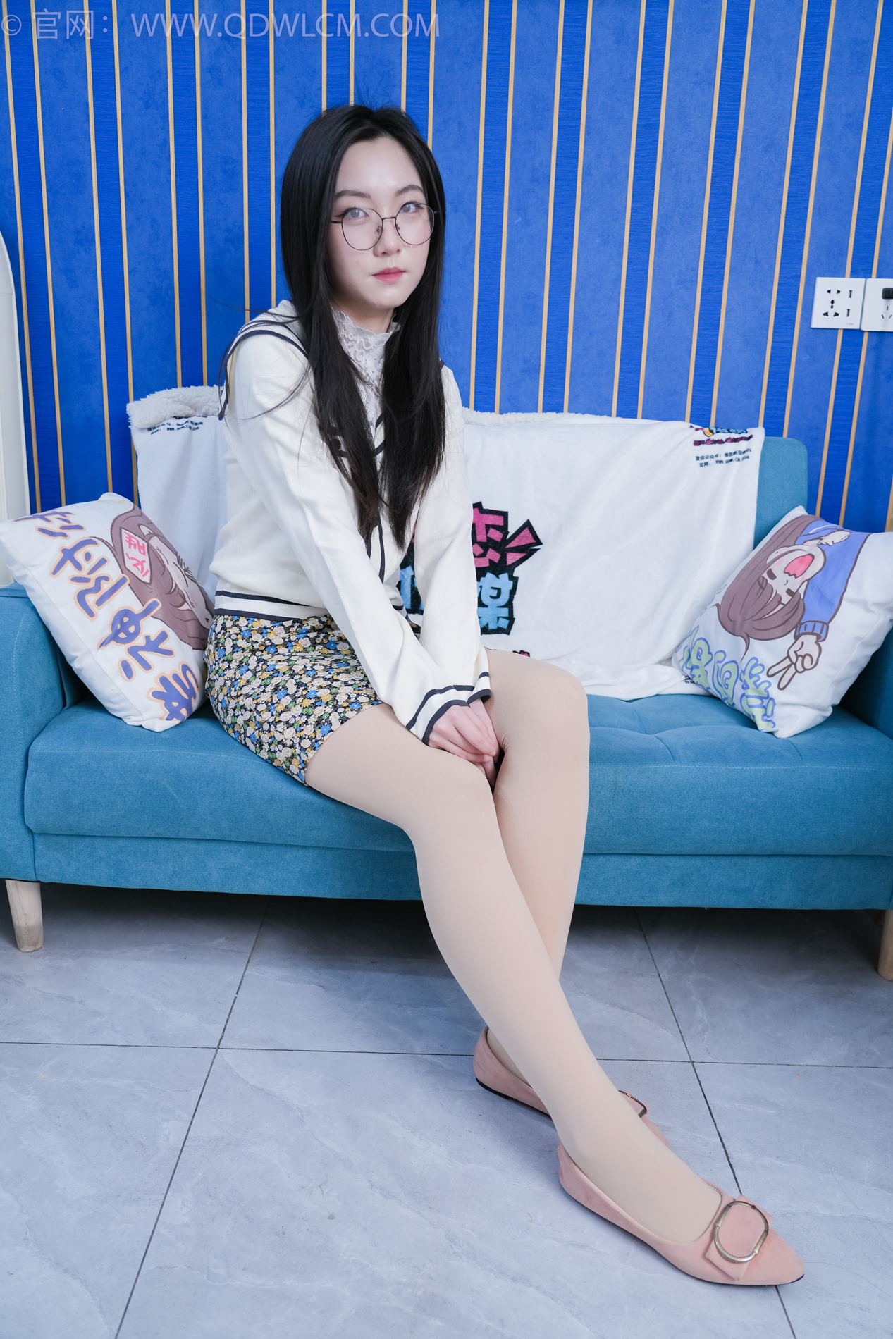 勿恋传媒2117期：川川-平底鞋、厚肉丝[150P/1V/5.25G]插图