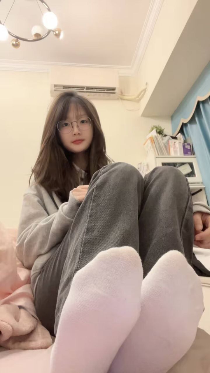 最新漂亮大学生秀足合辑[753P/239V/3.95G]插图7