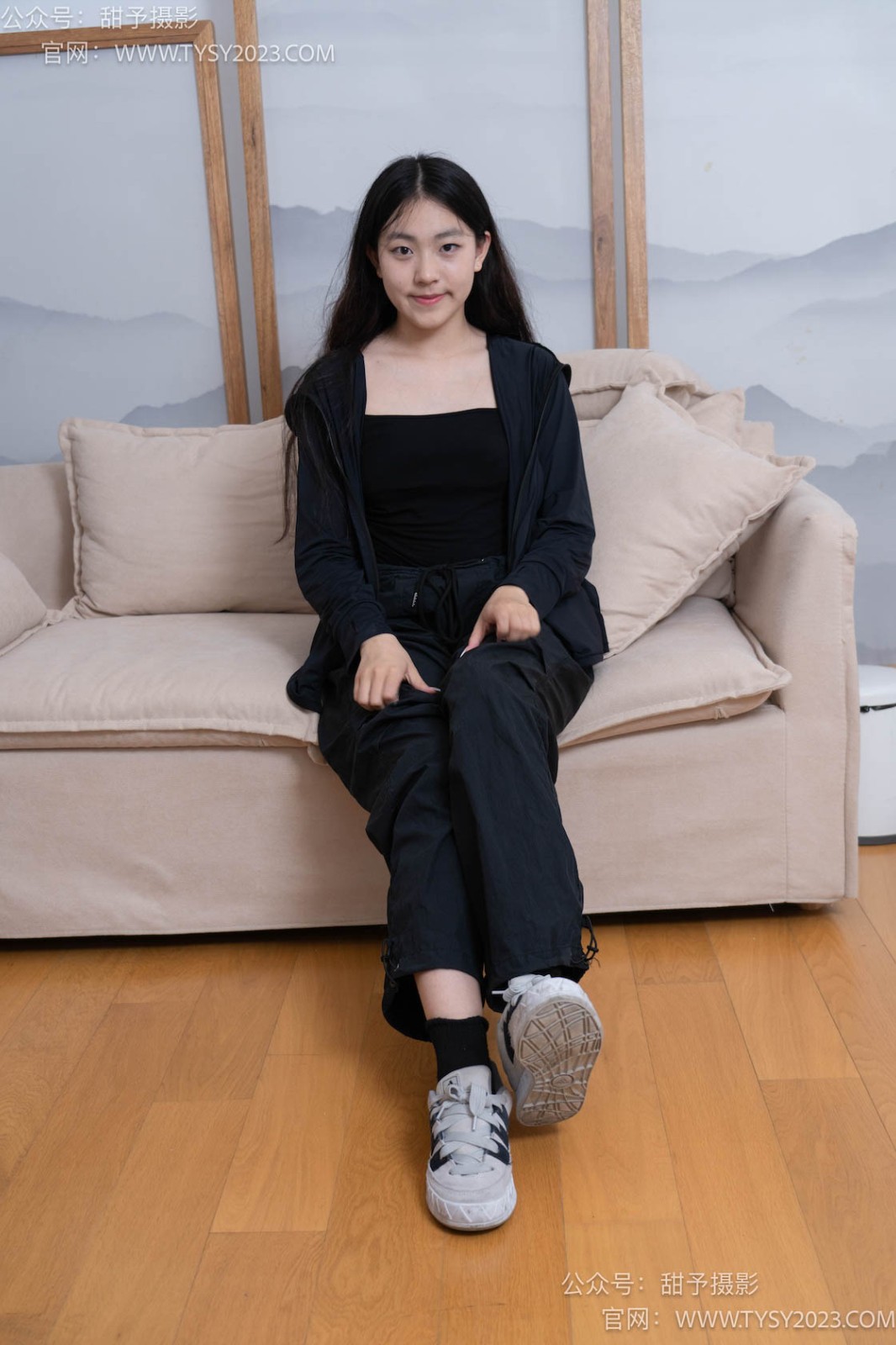 甜予摄影 NO.103 小云-板鞋、黑棉袜、裸足、剪指甲泡脚剧情[143P/2V/11.07GB]插图1