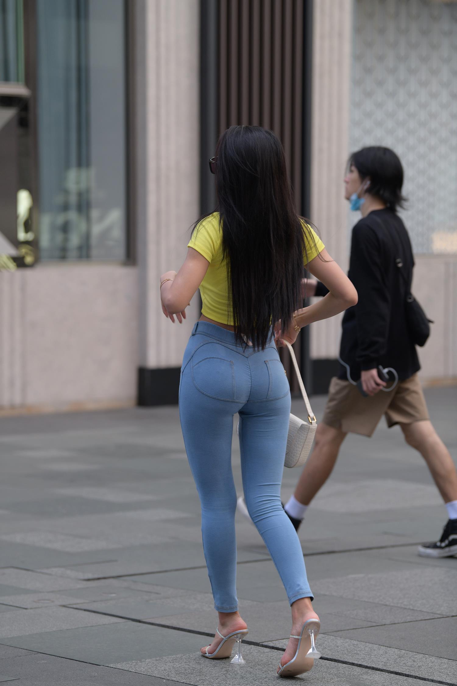 精选街拍作品 NO.4033 仅身牛仔裤勾勒好身材[364P/943MB]插图1