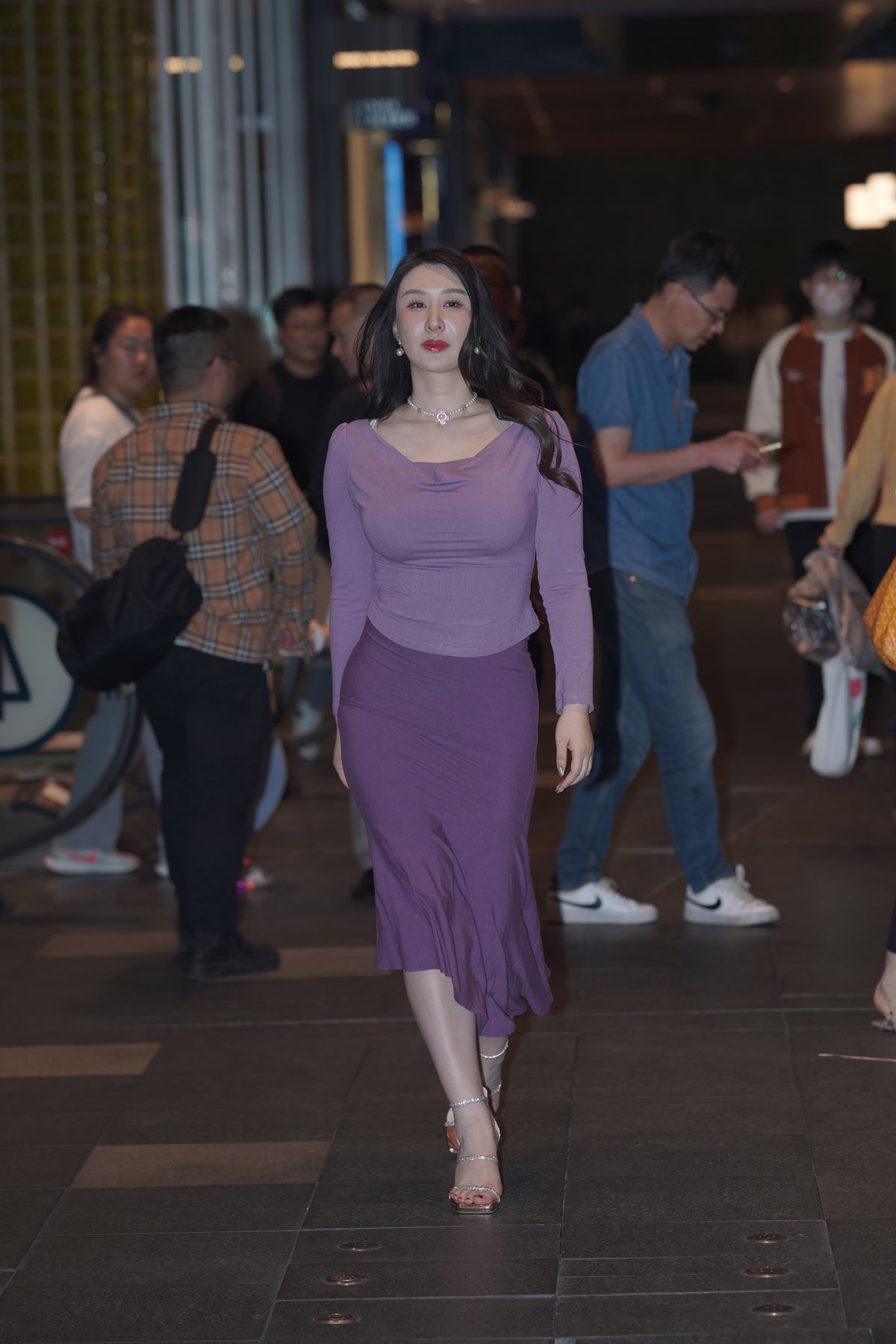 精选街拍作品 NO.4166 简约紫色修身裙[170P/432MB]插图