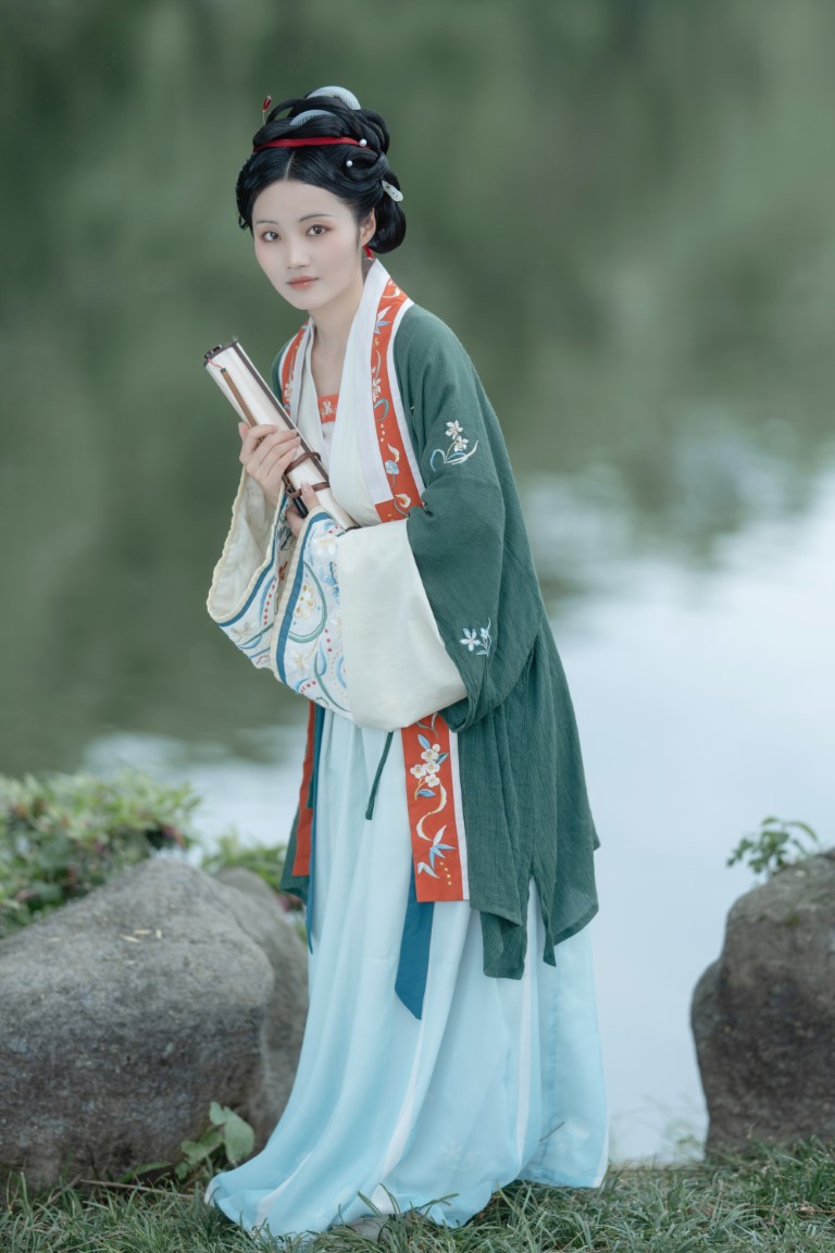 [YITUYU艺图语]2022.10.31 画莫叶 默默[25+1P/272MB]插图1