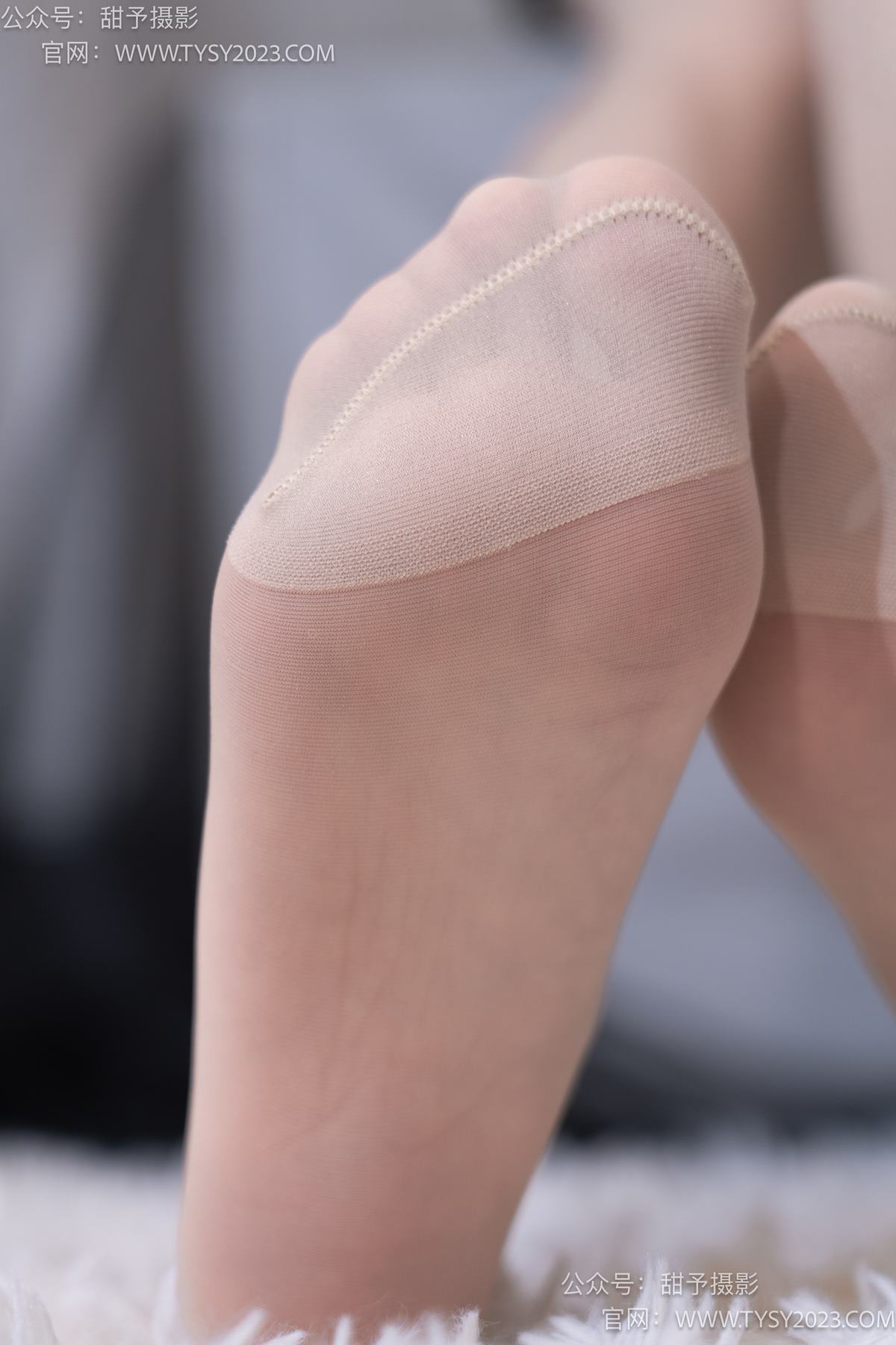 甜予摄影 NO.076 小狸-帆布鞋、白棉袜、肉丝（脚尖加固款）[126P/2V/9.61GB]插图1