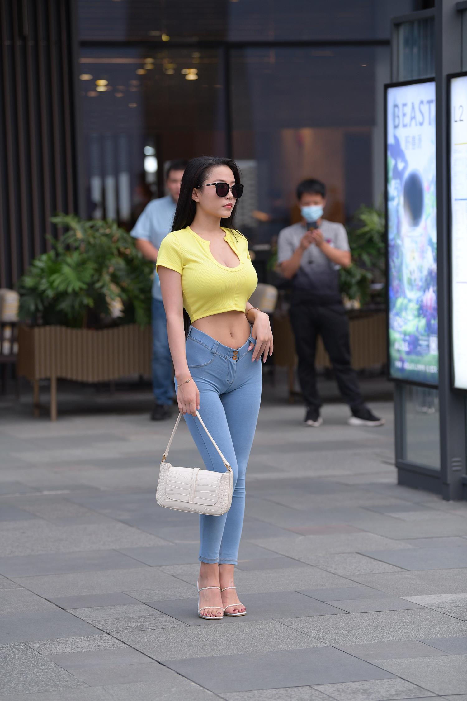 精选街拍作品 NO.4033 仅身牛仔裤勾勒好身材[364P/943MB]插图4