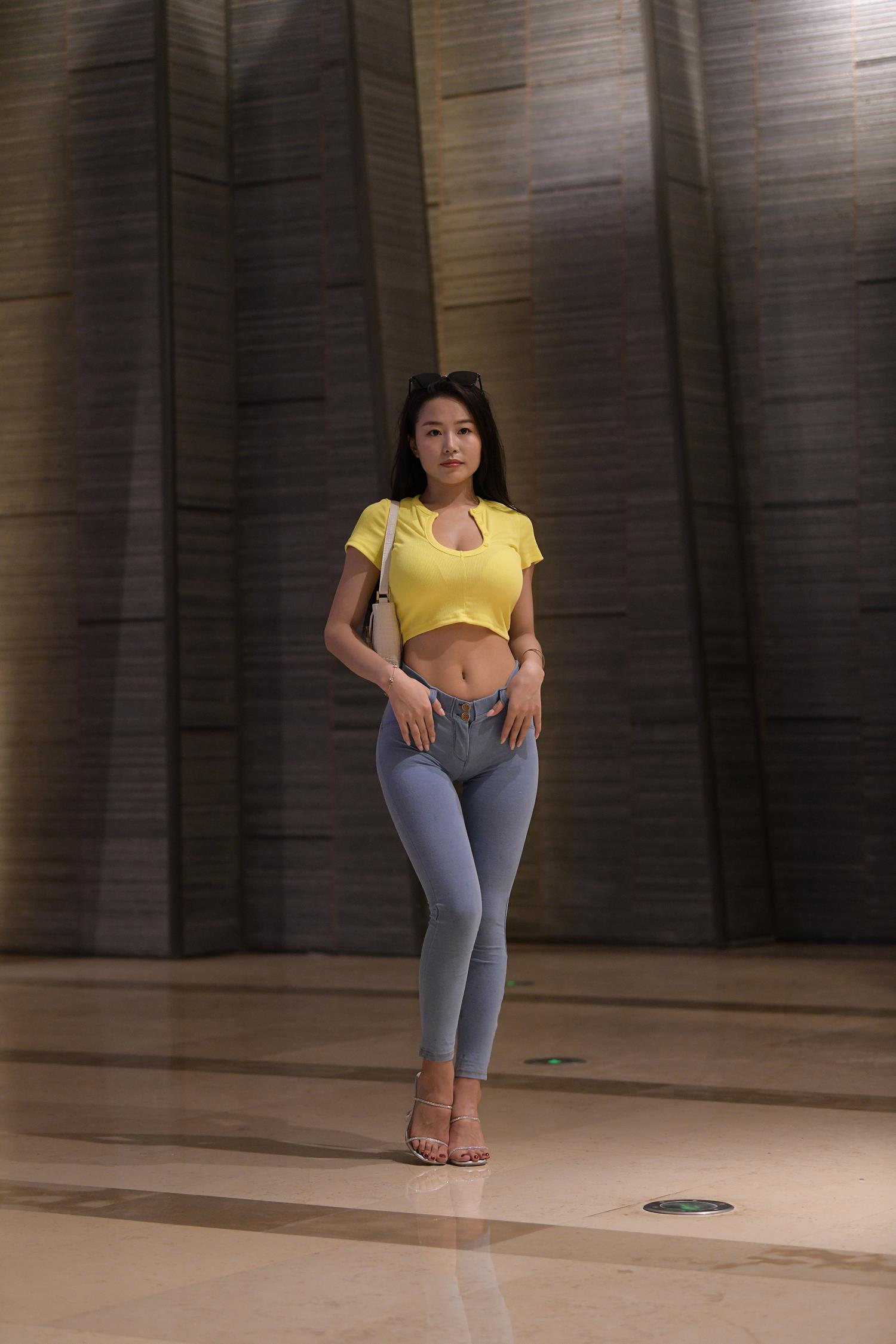 精选街拍作品 NO.4033 仅身牛仔裤勾勒好身材[364P/943MB]插图