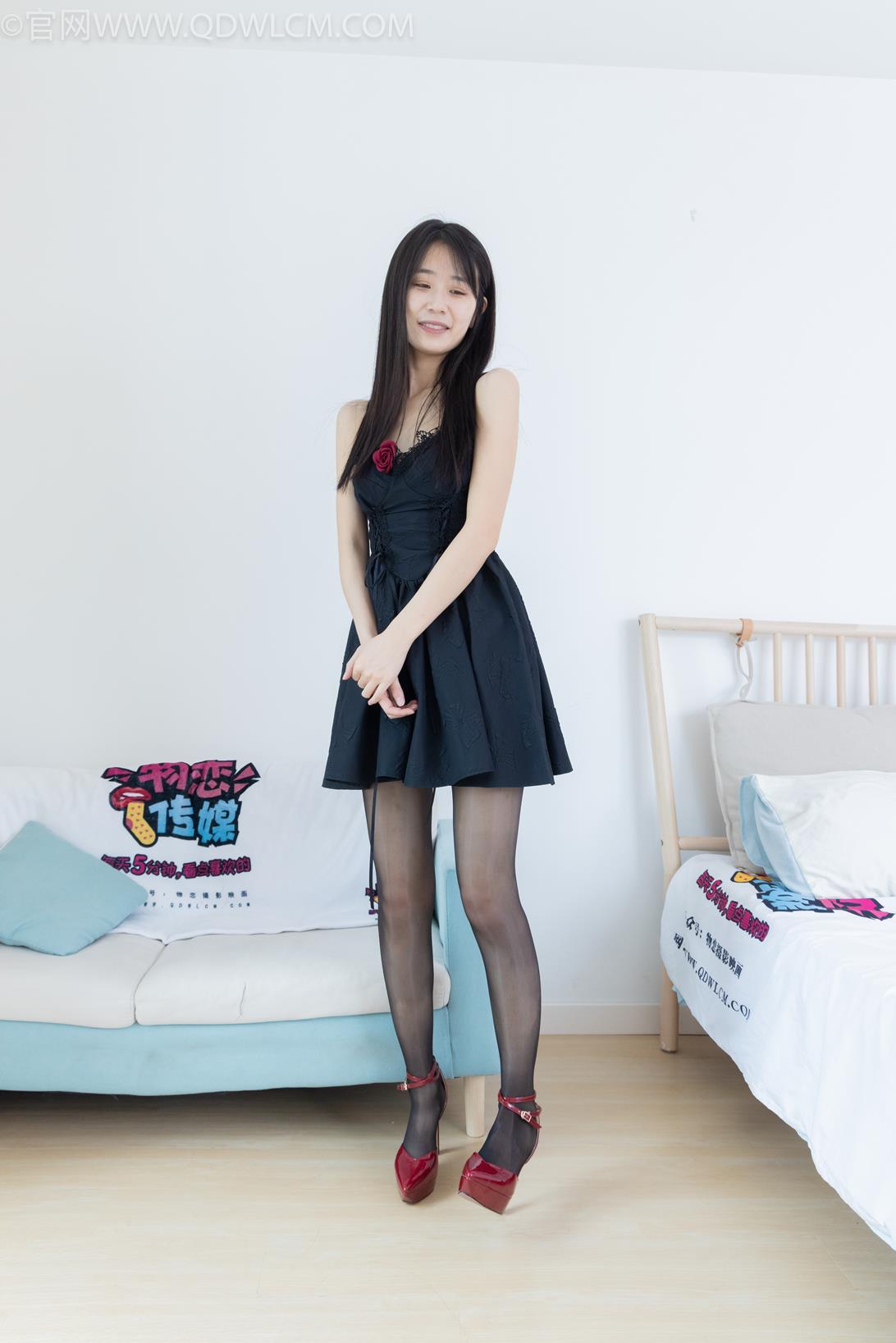 勿恋传媒2140期：菜菜-高跟鞋、油亮黑丝（脚尖透明款）[154P/1V/4.61G]插图8