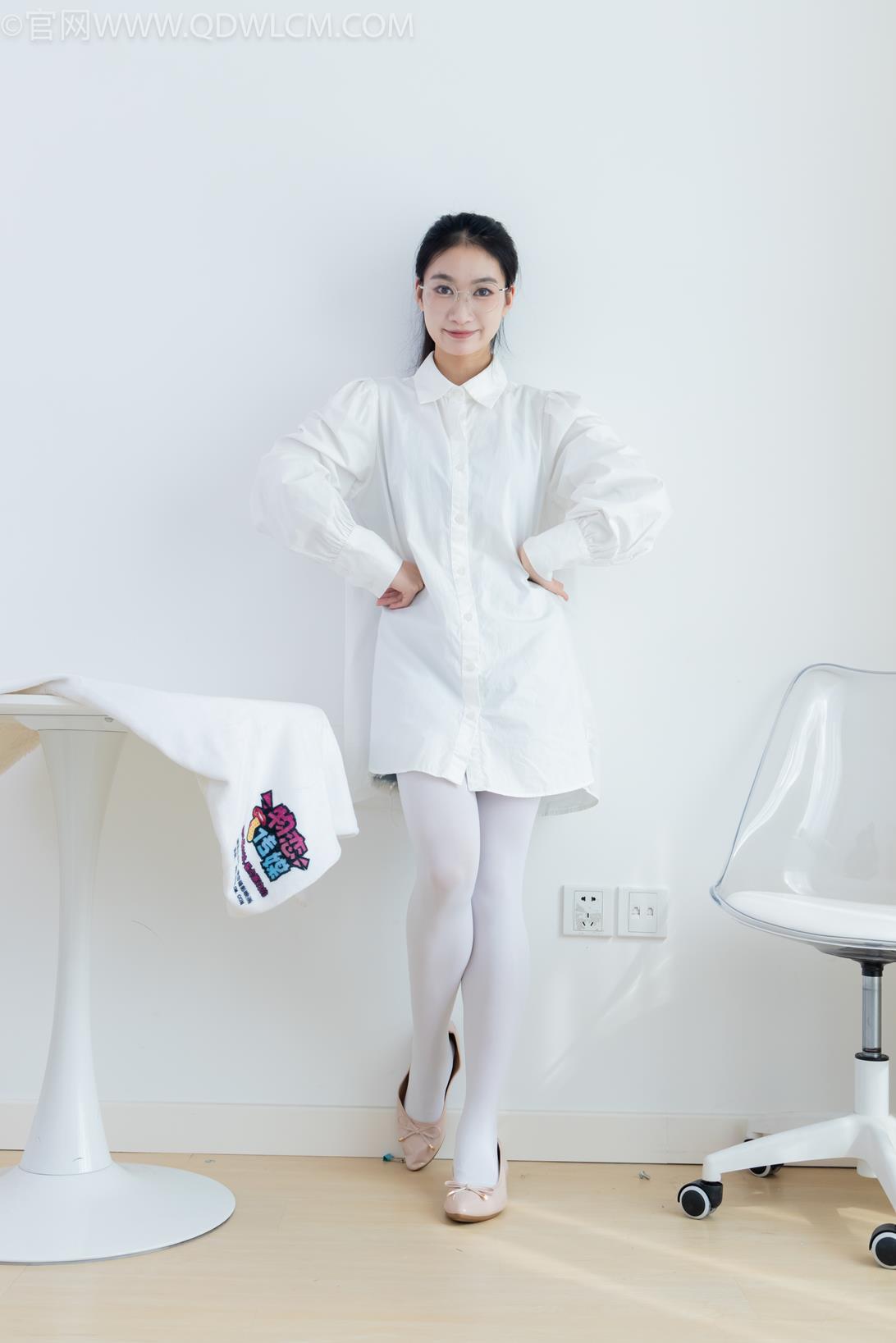 勿恋传媒2153期：小影-平底鞋、厚白丝[156P/1V/3.74G]插图1