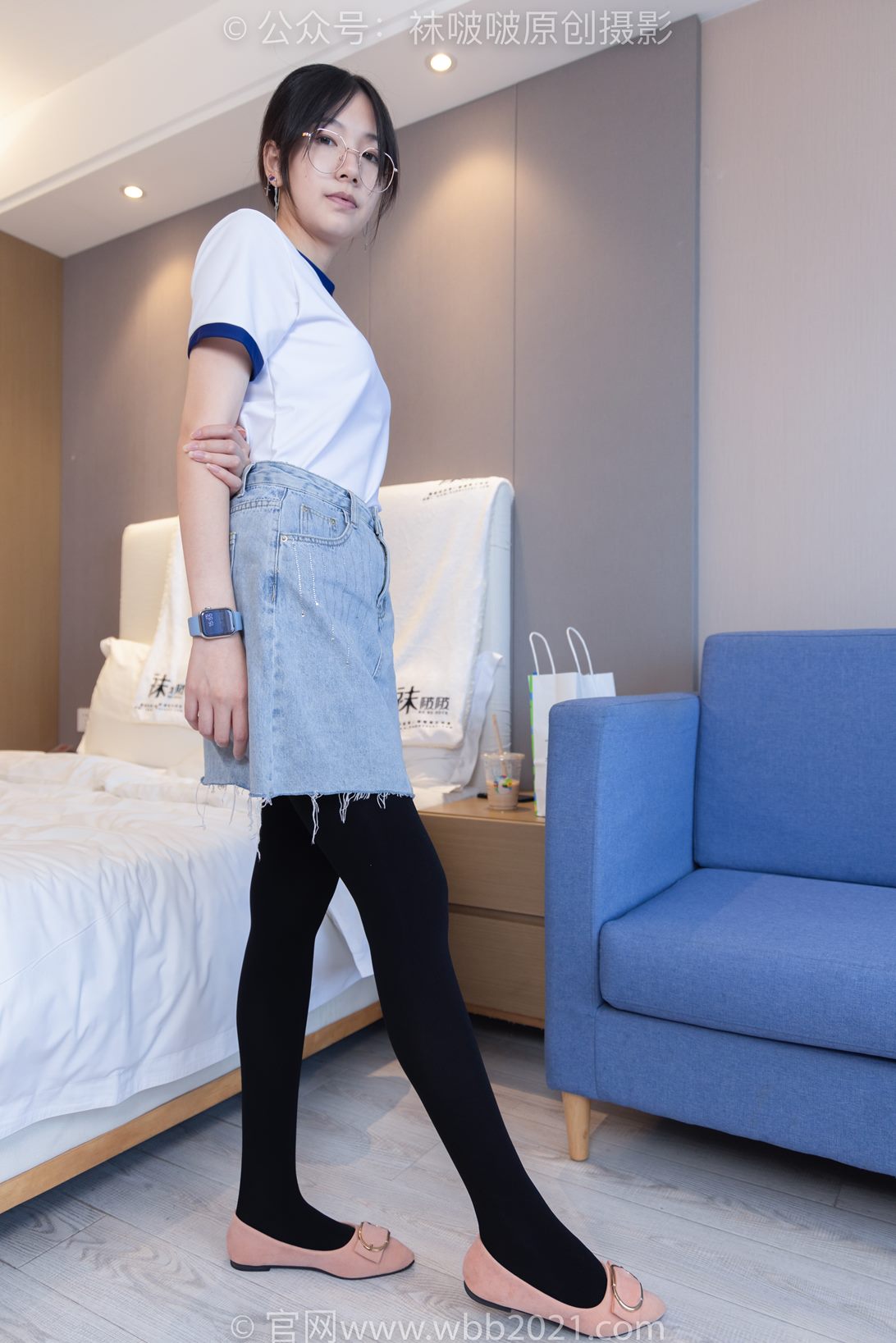 袜啵啵447期：小甜豆-平底鞋、厚黑丝、踩方便面、圣女果、橘子、巧克力蛋糕剧情 [140P/1V/7.23G]插图8