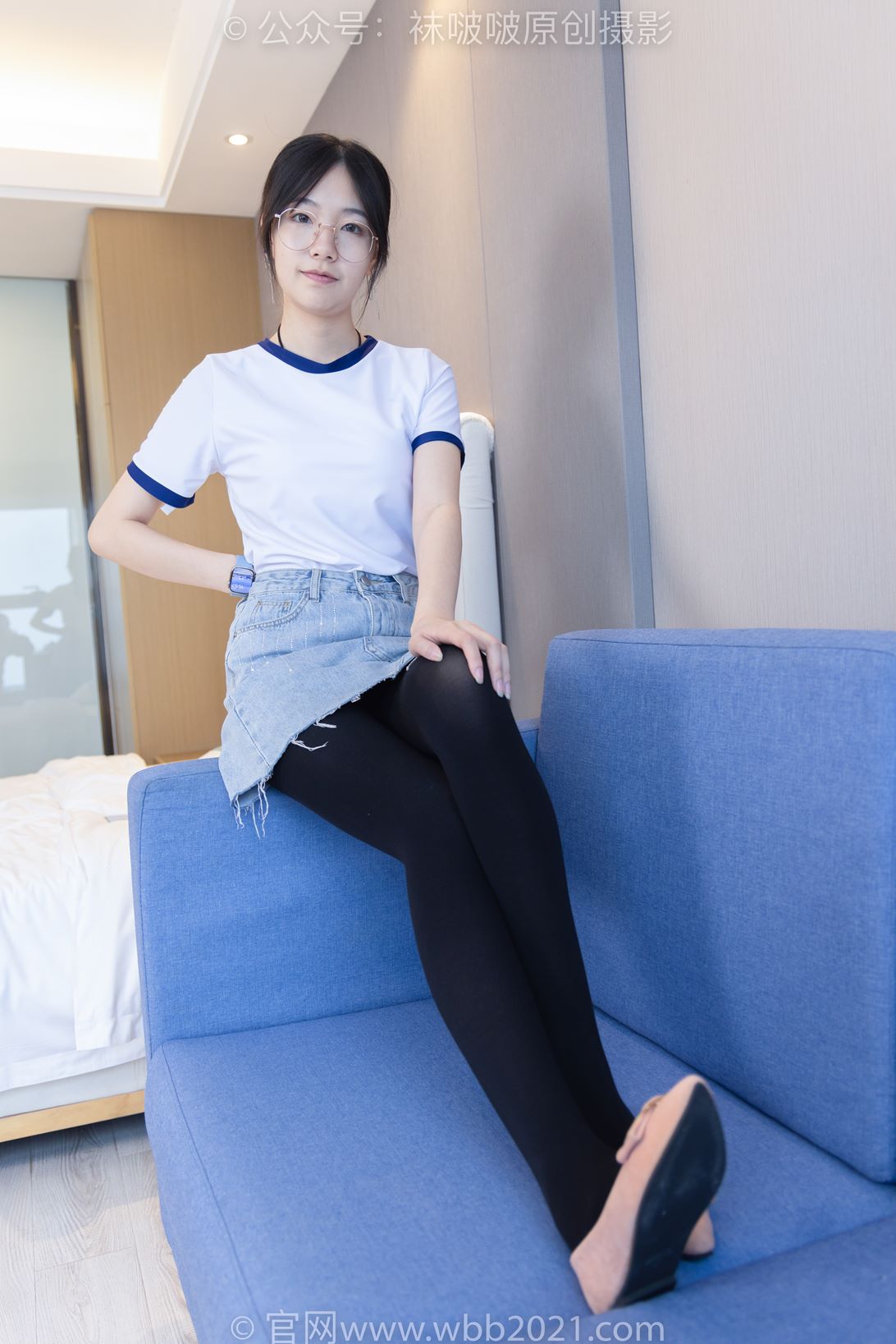 袜啵啵447期：小甜豆-平底鞋、厚黑丝、踩方便面、圣女果、橘子、巧克力蛋糕剧情 [140P/1V/7.23G]插图7