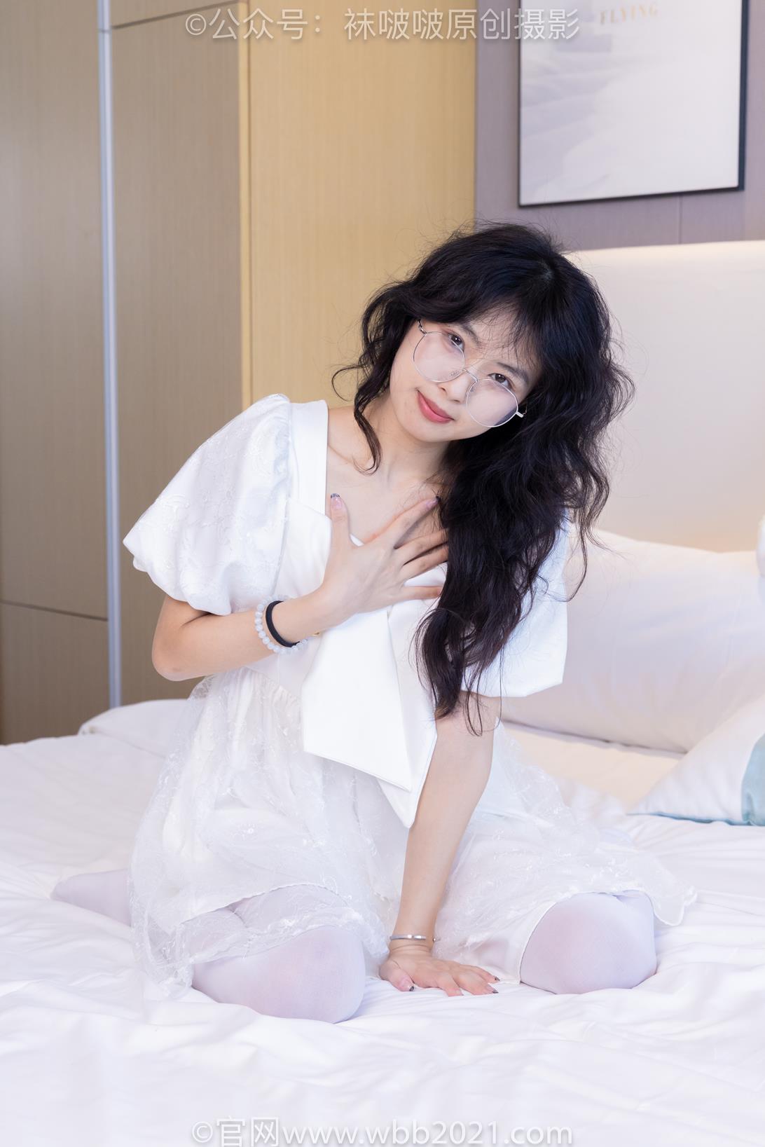 袜啵啵452期花絮：奶油-平底鞋、帆布鞋、厚白丝、厚肉丝、两双丝袜踩葡萄剧情 [228P/1V/9.88G]插图4