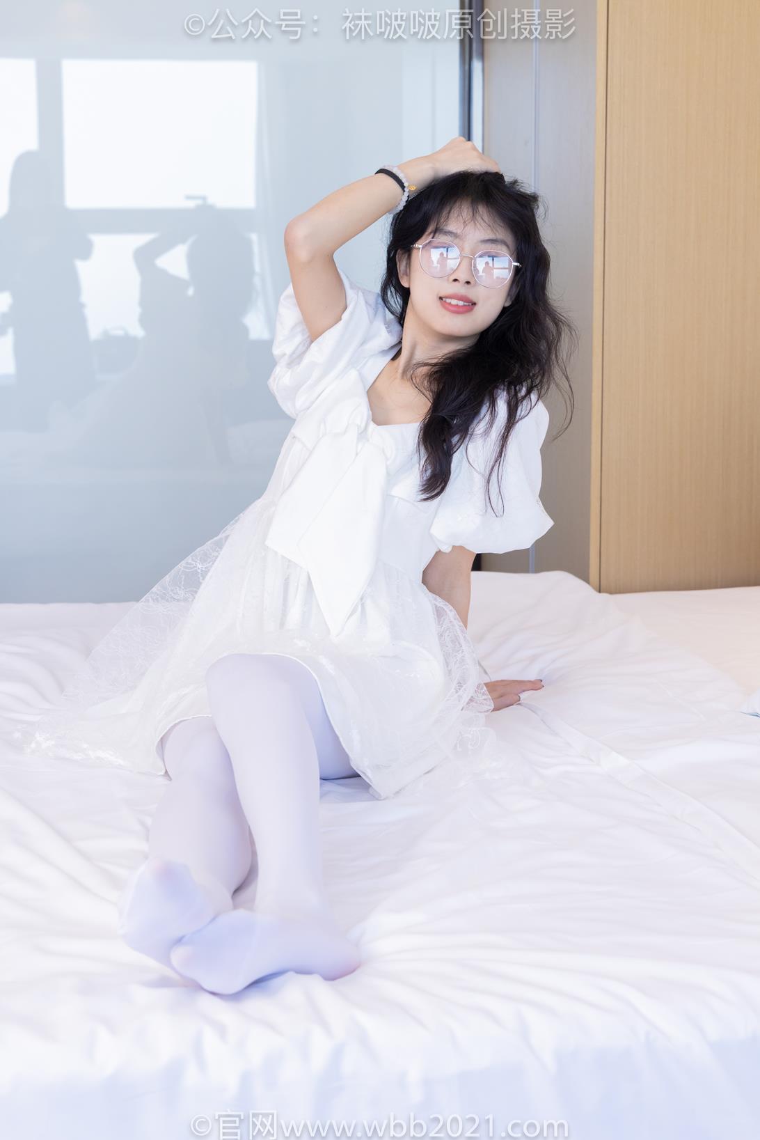 袜啵啵452期花絮：奶油-平底鞋、帆布鞋、厚白丝、厚肉丝、两双丝袜踩葡萄剧情 [228P/1V/9.88G]插图6