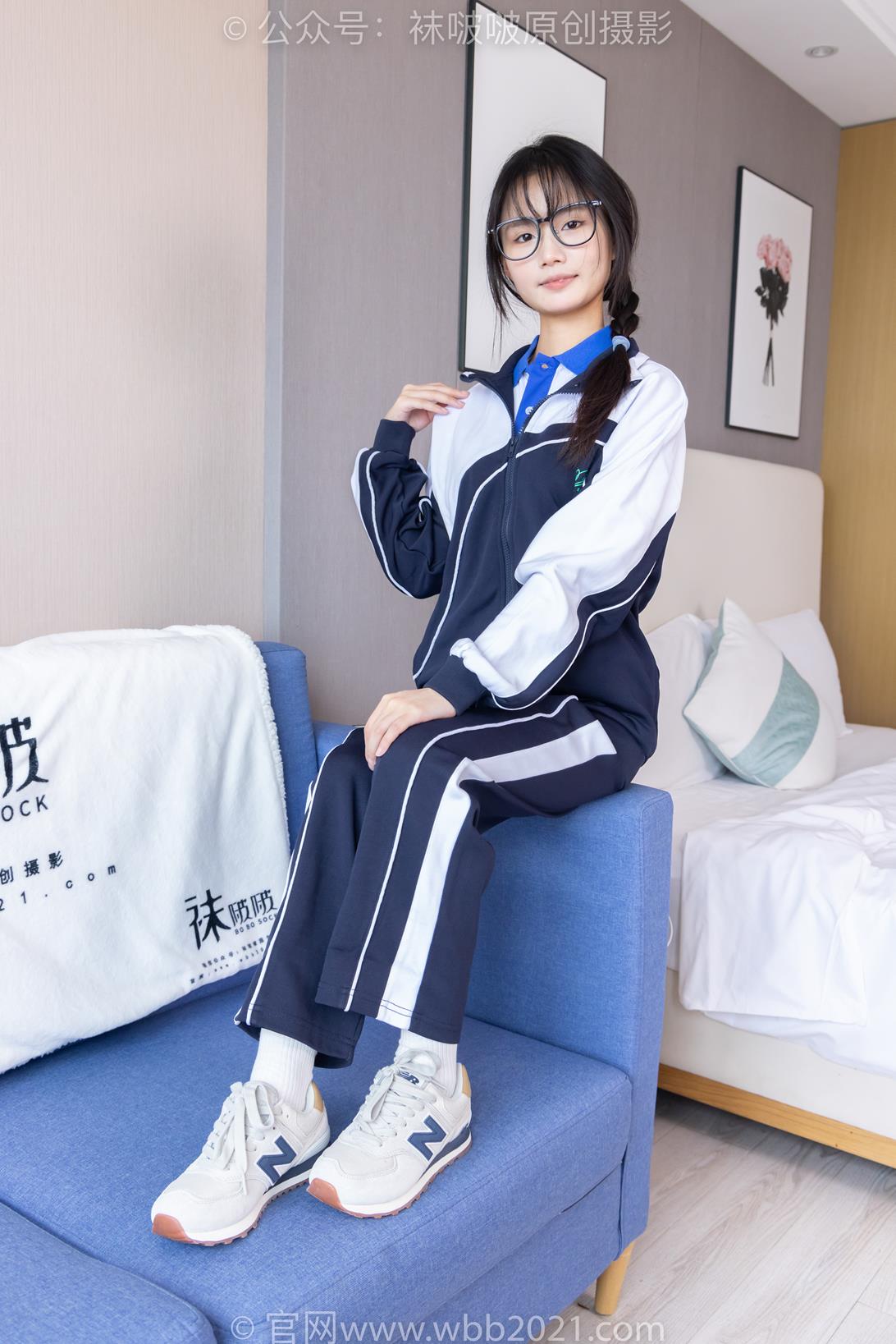 袜啵啵 456期 花絮版 甜甜圈-运动鞋、白棉袜、裸足、校服（花絮版） [150P/1V/6.46G]插图2