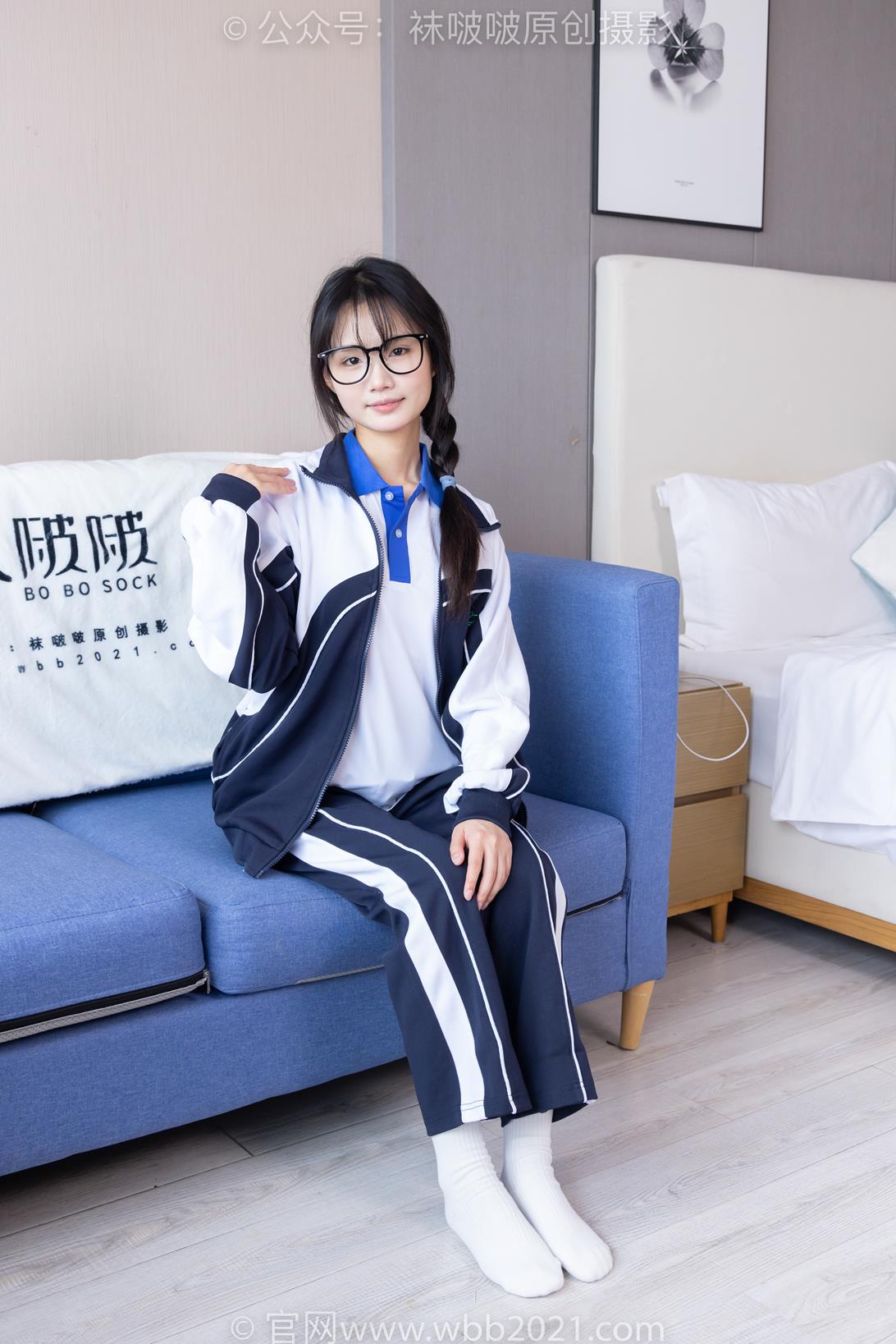 袜啵啵 456期 花絮版 甜甜圈-运动鞋、白棉袜、裸足、校服（花絮版） [150P/1V/6.46G]插图3