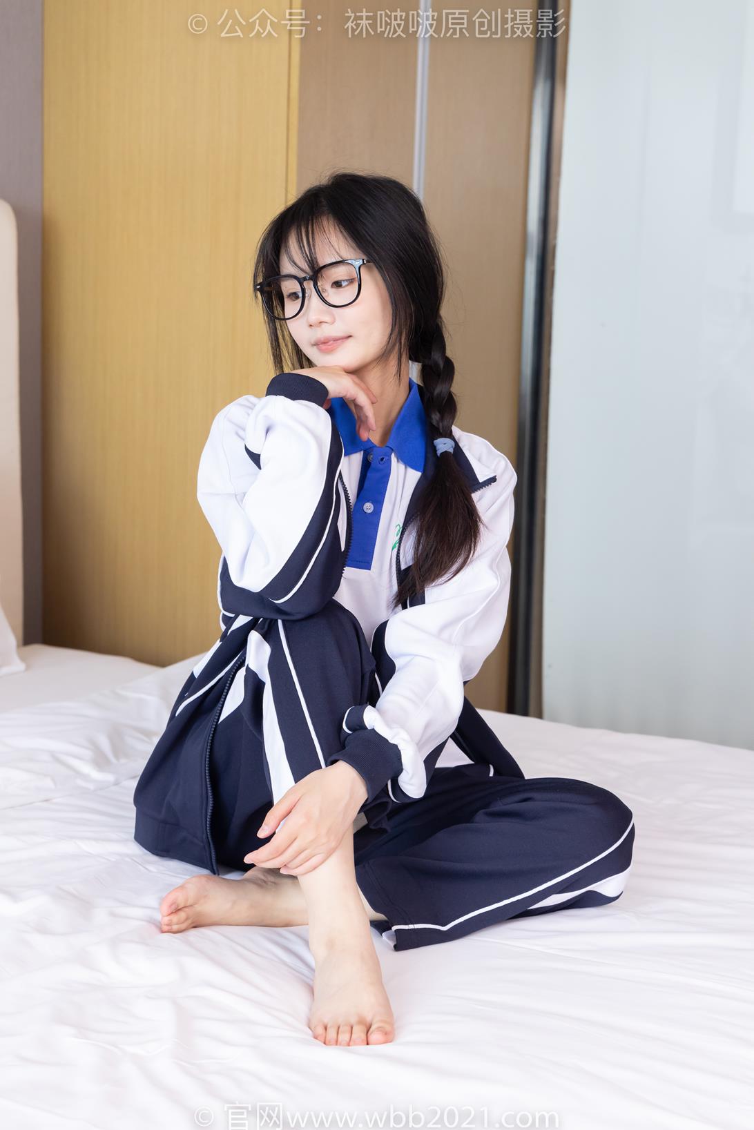 袜啵啵 456期 花絮版 甜甜圈-运动鞋、白棉袜、裸足、校服（花絮版） [150P/1V/6.46G]插图7