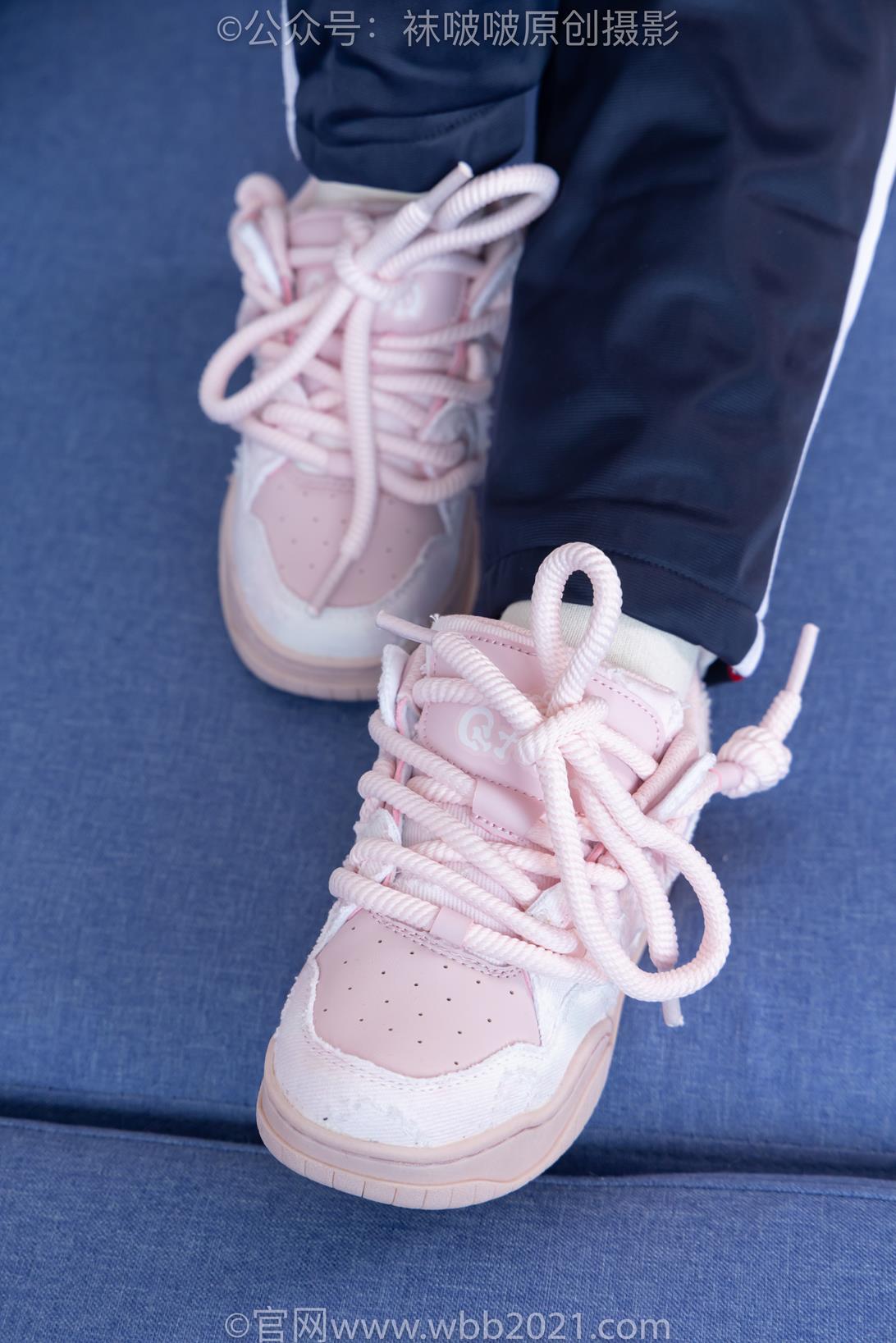 袜啵啵458期花絮：甜甜圈-板鞋、白棉袜、肉丝（脚尖加固款）、校服裤里丝 [150P/1V/7.36G]插图6