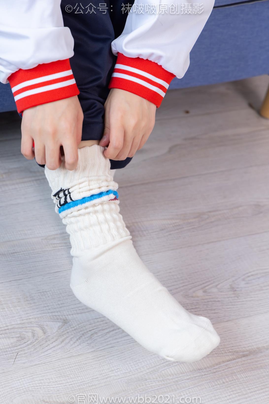 袜啵啵458期花絮：甜甜圈-板鞋、白棉袜、肉丝（脚尖加固款）、校服裤里丝 [150P/1V/7.36G]插图5
