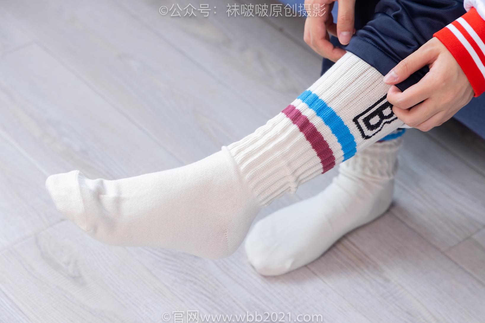袜啵啵458期花絮：甜甜圈-板鞋、白棉袜、肉丝（脚尖加固款）、校服裤里丝 [150P/1V/7.36G]插图4