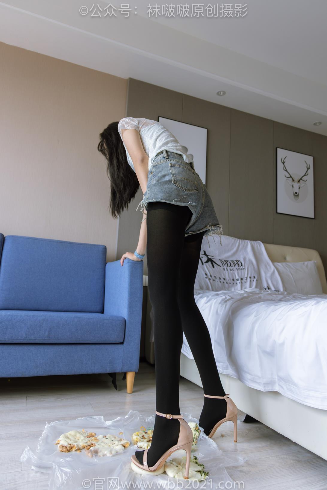 袜啵啵459期花絮：小甜豆-高跟凉鞋、厚黑丝、穿鞋踩包子和橘子剧情 [150P/1V/9.05G]插图3