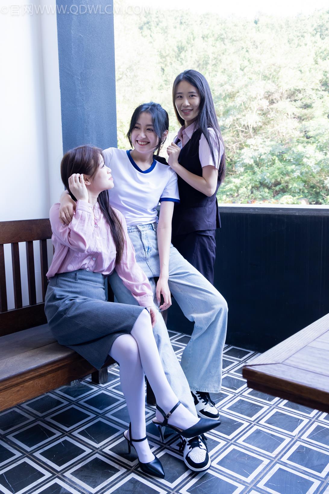 勿恋传媒2143期：菜菜小敏闪闪-厚白丝、黑丝、白棉袜、裸足、浴缸花洒冲脚手互挠脚[177P/1V/11.4G]插图6