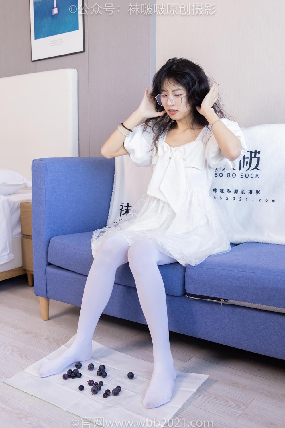 袜啵啵452期花絮：奶油-平底鞋、帆布鞋、厚白丝、厚肉丝、两双丝袜踩葡萄剧情 [228P/1V/9.88G]插图