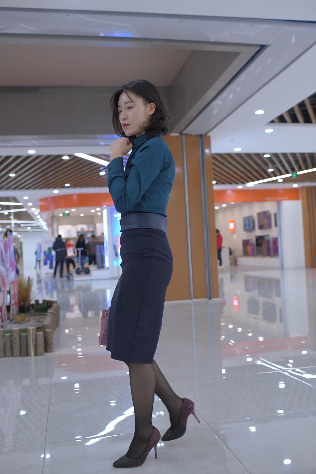 魔镜街拍 萌萌 – 一个人生活、一步裙、黑丝、高跟鞋[428P/6V/16G]插图8