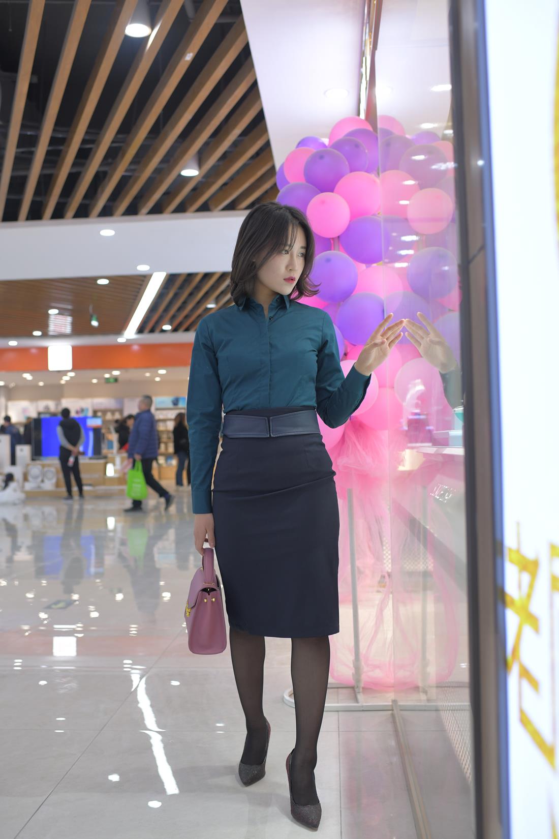 魔镜街拍 萌萌 – 一个人生活、一步裙、黑丝、高跟鞋[428P/6V/16G]插图5