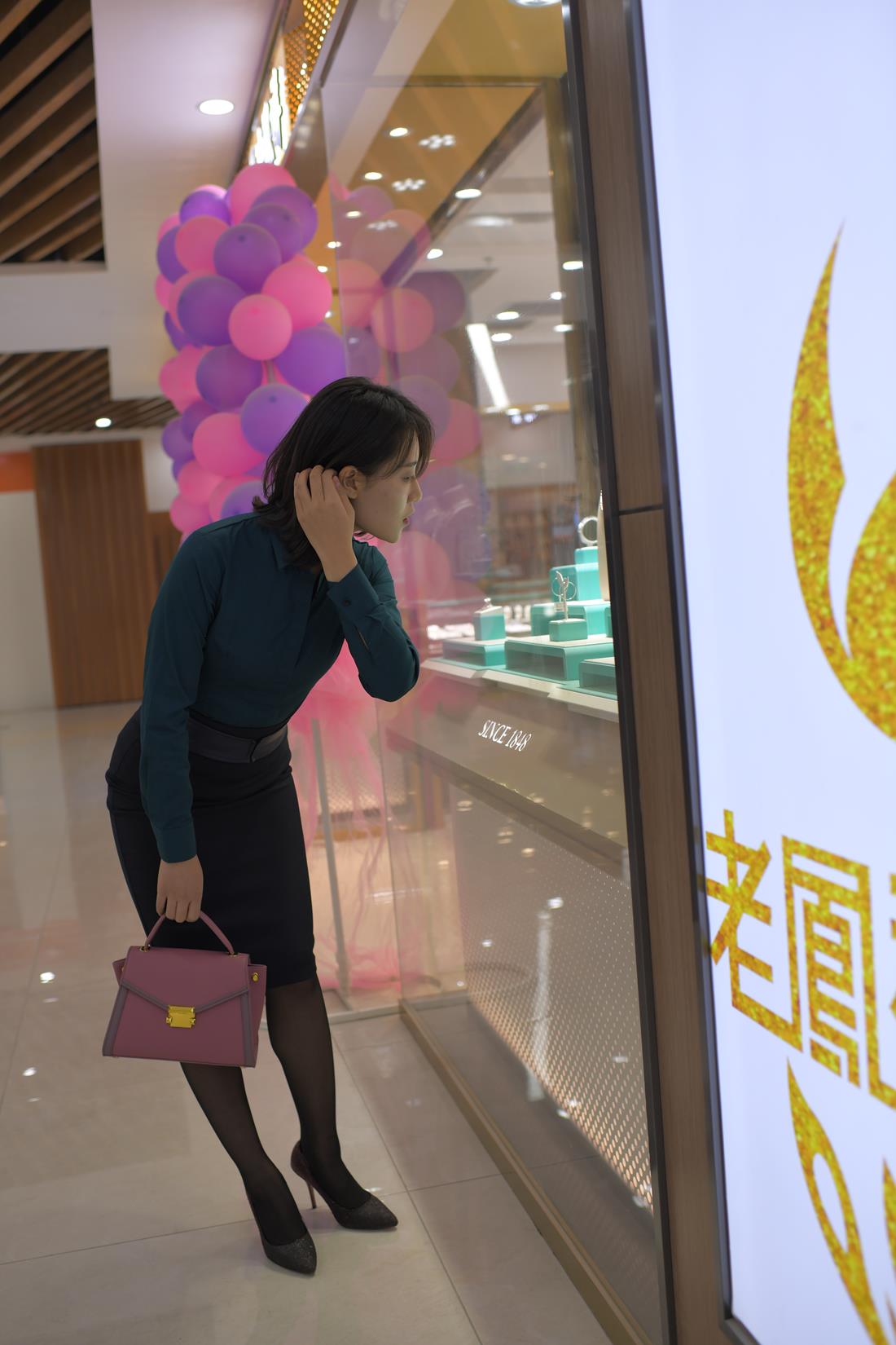 魔镜街拍 萌萌 – 一个人生活、一步裙、黑丝、高跟鞋[428P/6V/16G]插图7