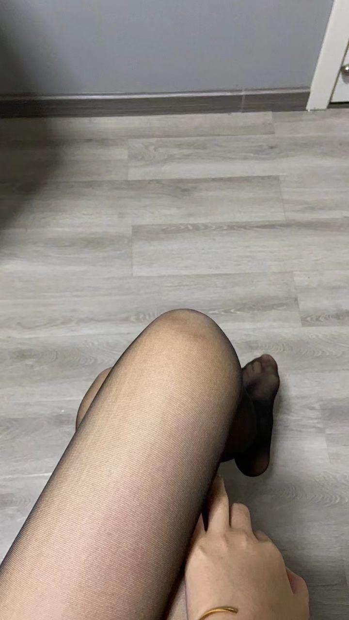 脚模面试脸足同框套路系列-010-12号-黑丝踩屏秀脚 主播[4P/13V/129MB]插图3