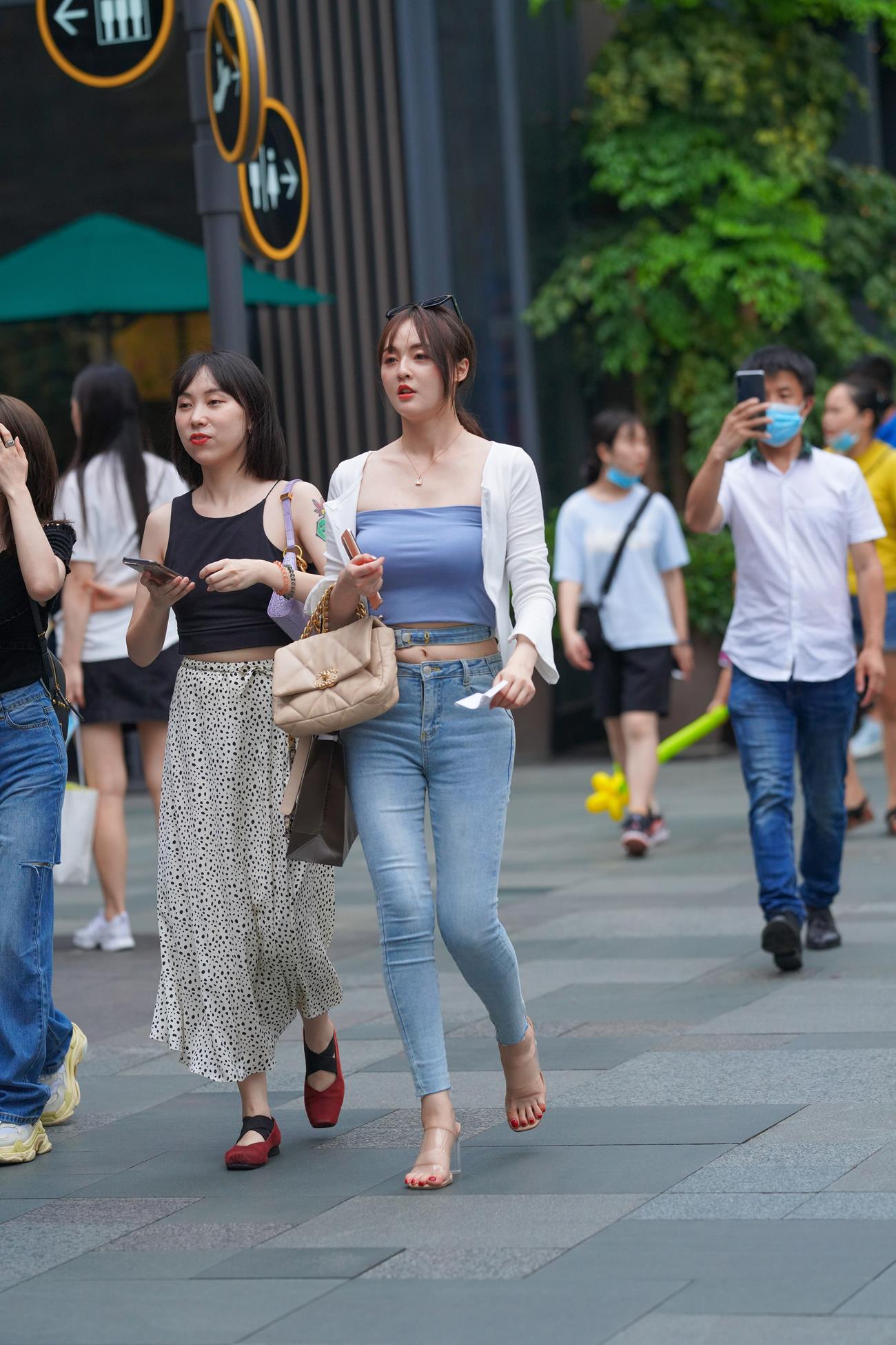 精选街拍作品 NO.4345 牛仔裤百搭显身材[30P/113MB]插图