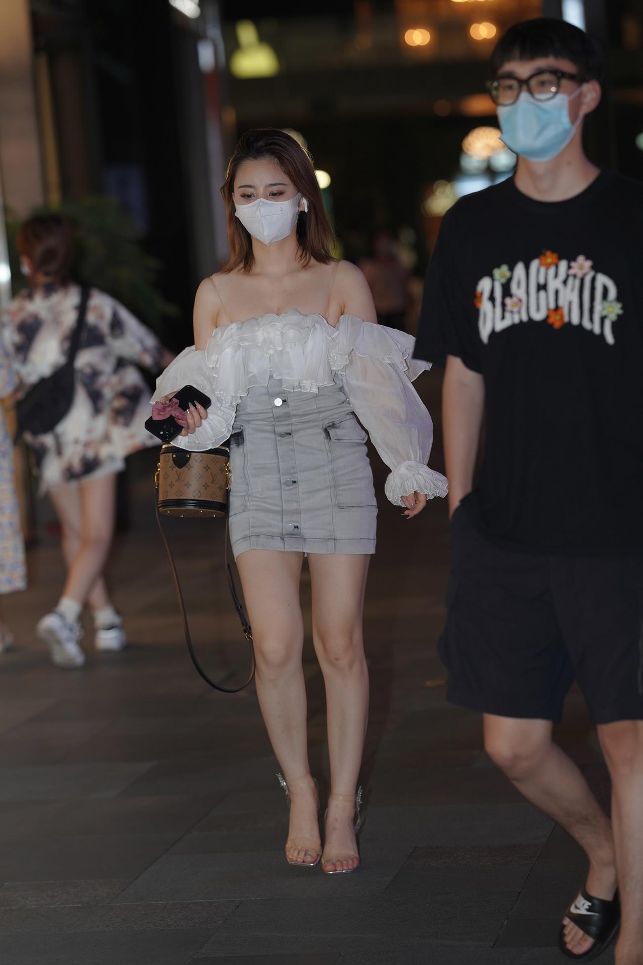 精选街拍作品 NO.4309 露背装牛仔裙[42P/112MB]插图