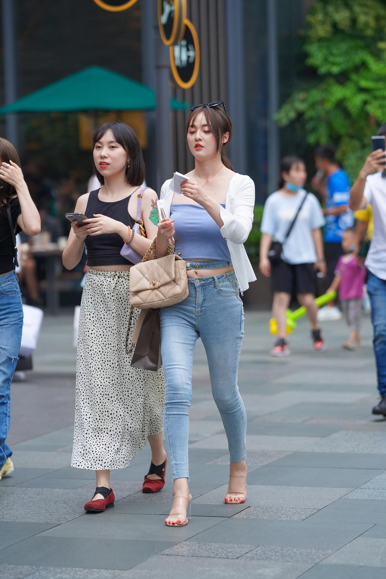 精选街拍作品 NO.4345 牛仔裤百搭显身材[30P/113MB]插图1