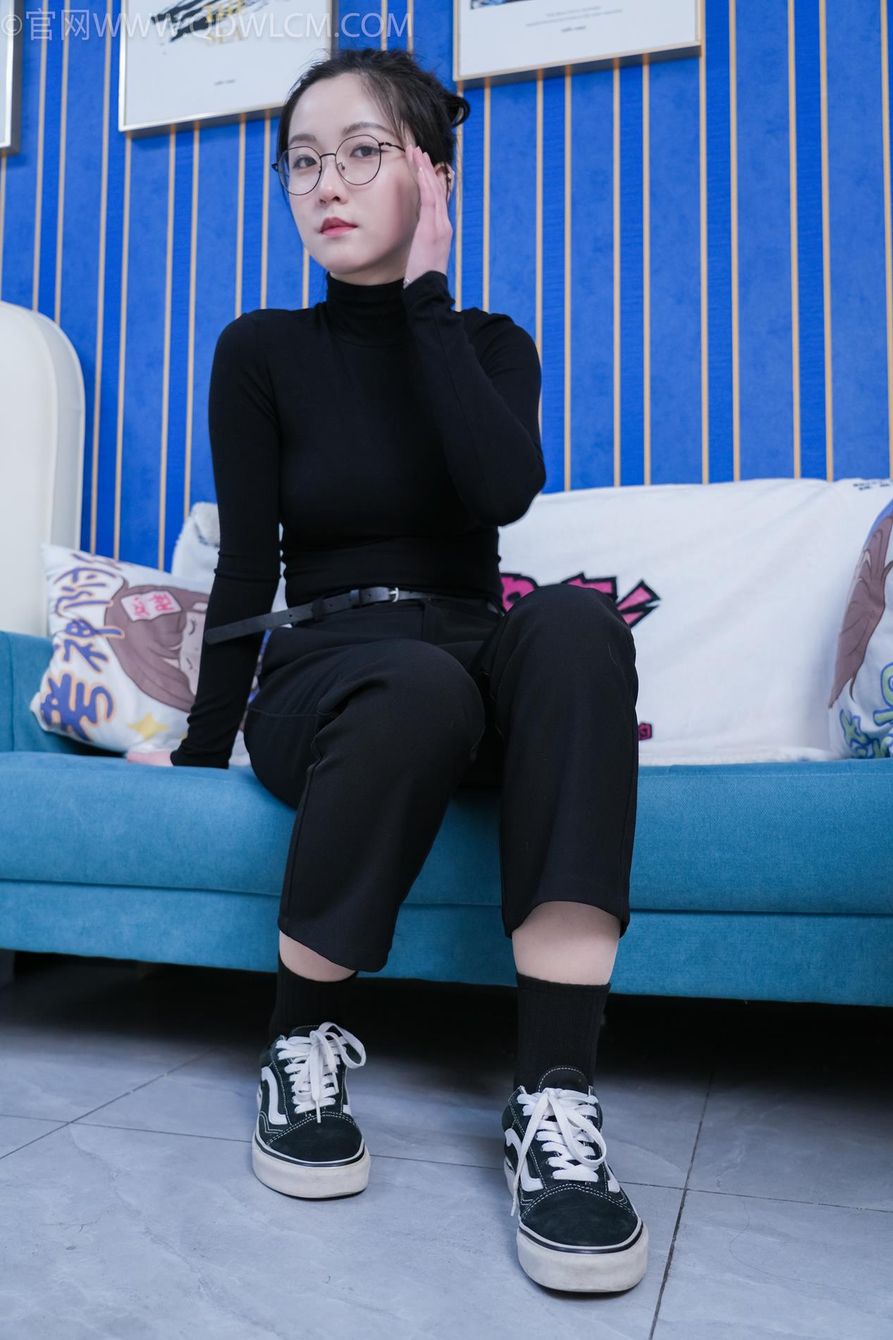 勿恋传媒2164期：川川-板鞋、黑棉袜、肉丝（脚尖透明款、裤里丝）[151P/1V/5.67G]插图