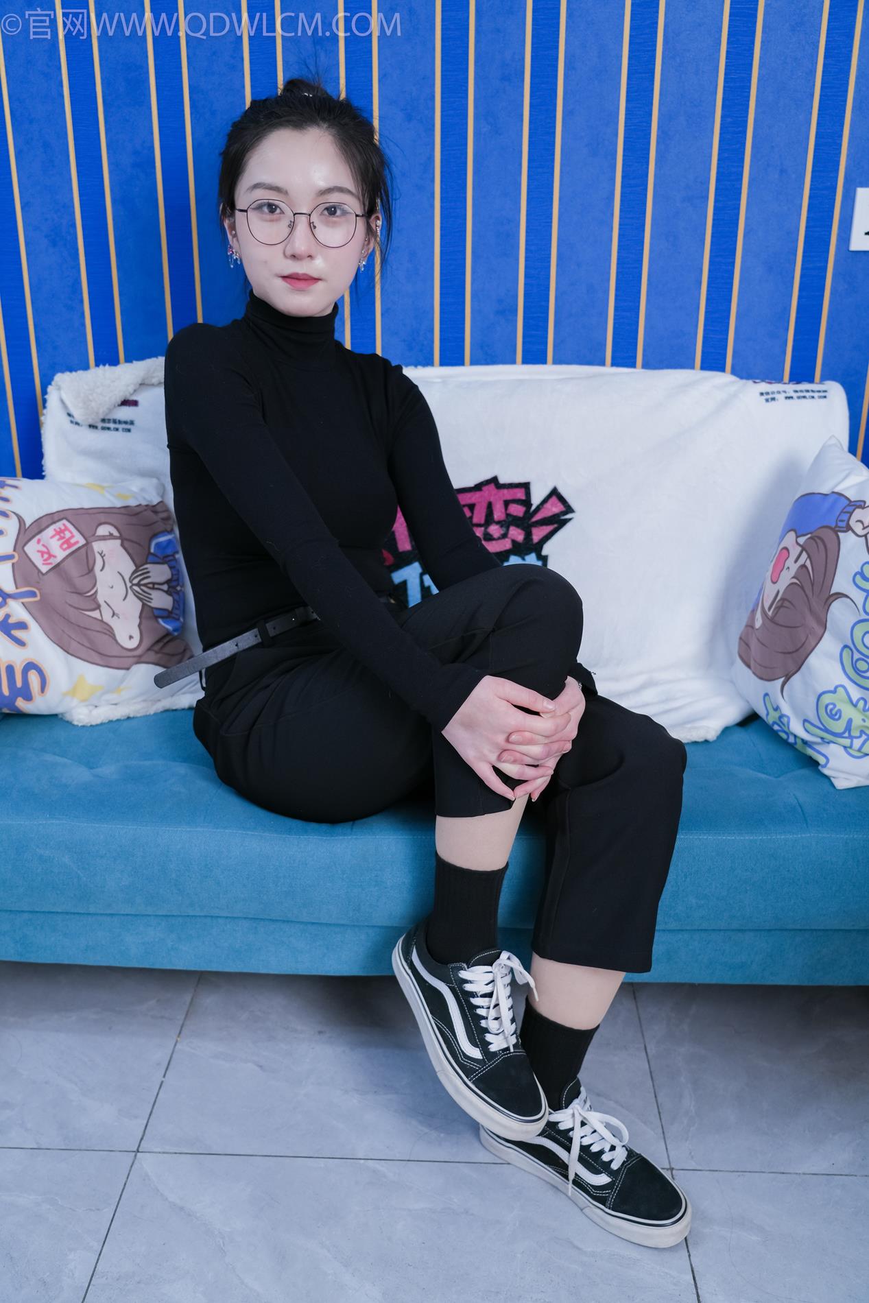 勿恋传媒2164期：川川-板鞋、黑棉袜、肉丝（脚尖透明款、裤里丝）[151P/1V/5.67G]插图5