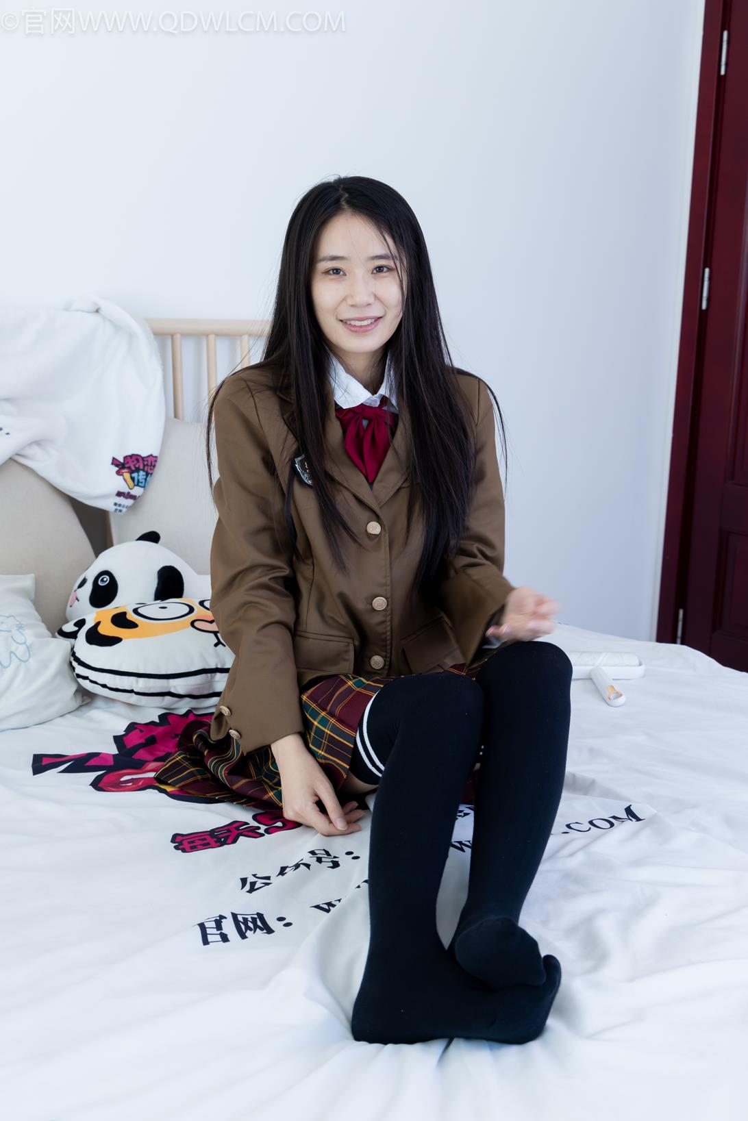 勿恋传媒2188期：菜菜-皮鞋、黑色过膝棉袜、皮筋绑脚老头乐挠脚剧情[154P/1V/3.82G]插图1