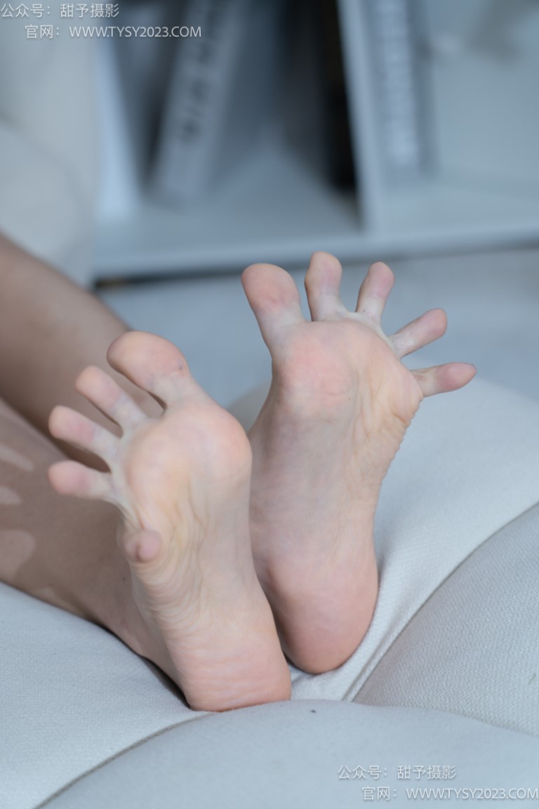 甜予摄影 NO.082期：筱筱-帆布鞋、白棉袜、裸足（完整版）[116P/2V/9.62GB]插图