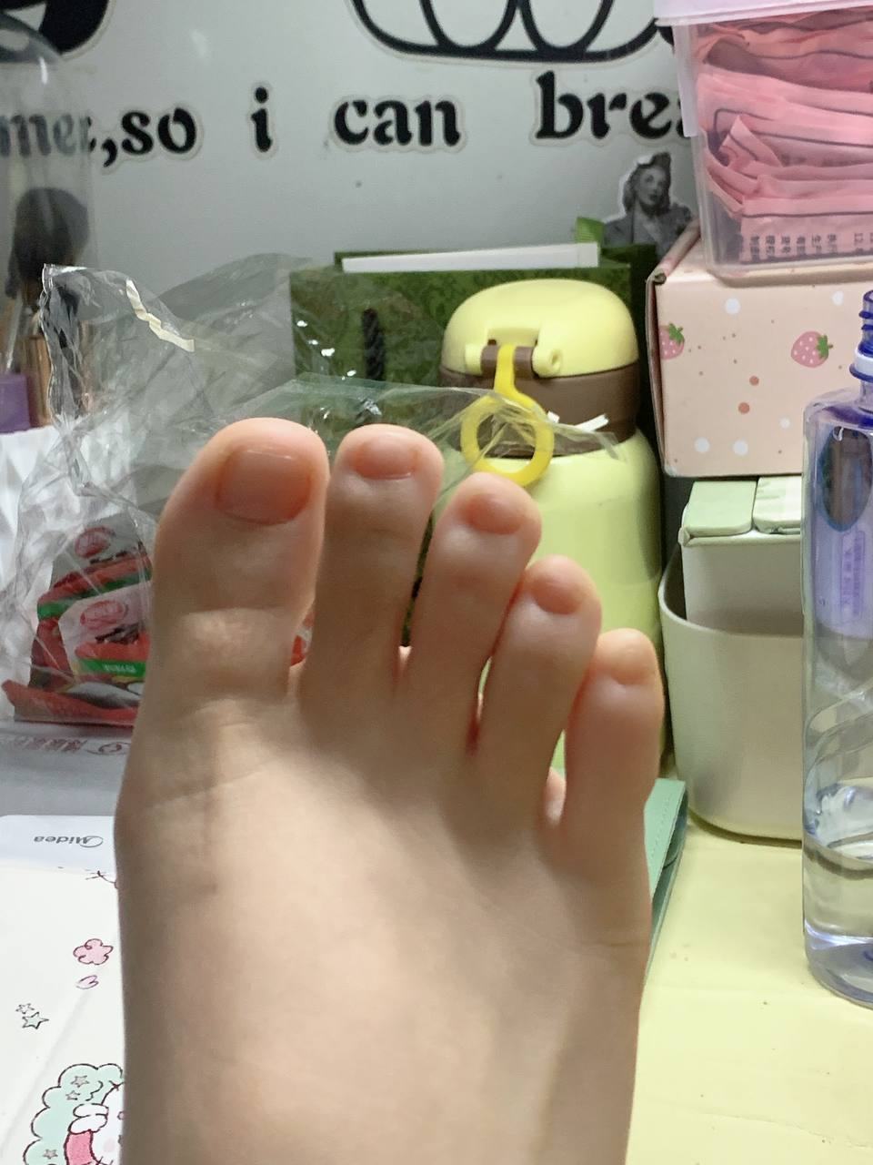 脚模面试脸足同框套路系列-072-大一新生被人看脚觉的光荣[3P/13V/508MB]插图2