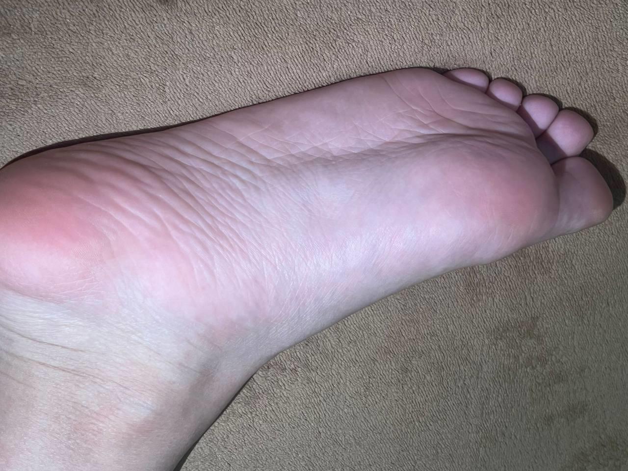 脚模面试脸足同框套路系列-078-高颜值红白脚[4P/5V/71MB]插图2