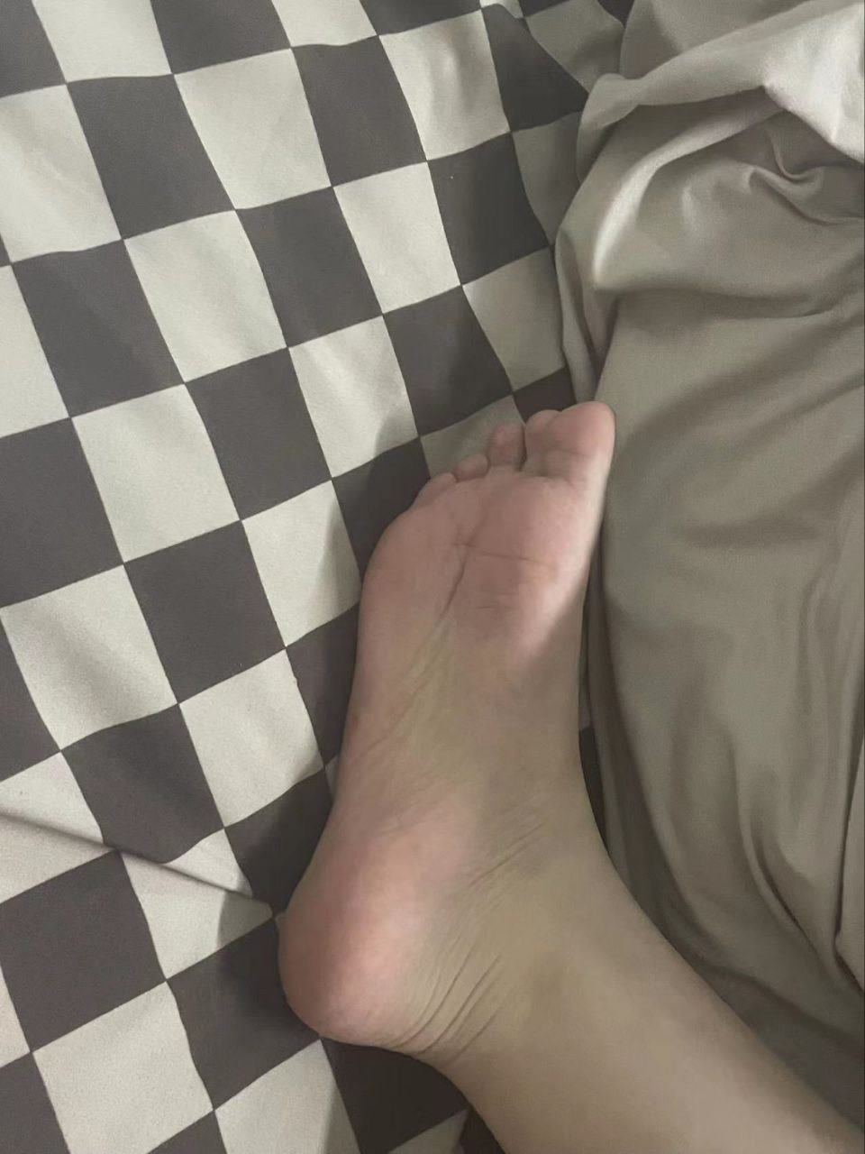 脚模面试脸足同框套路系列-077-非长期 金发妹[5P/2V/28MB]插图4