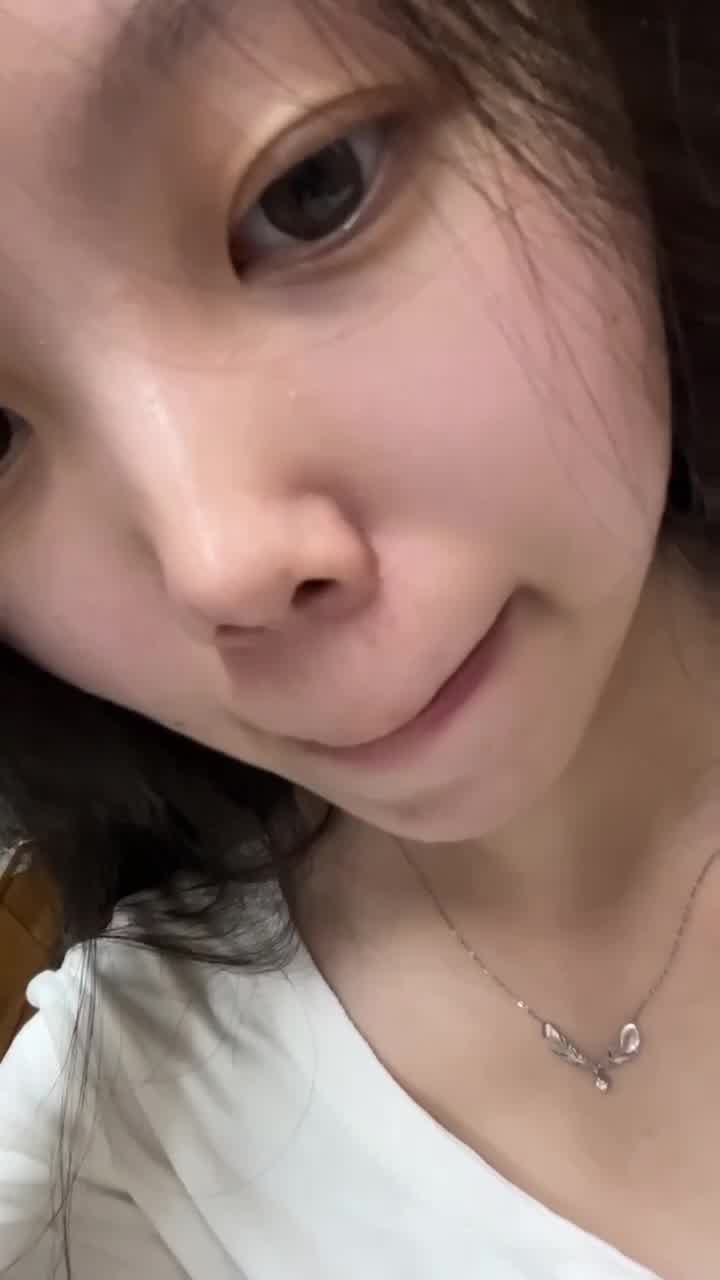 脚模面试脸足同框套路系列-071-大学生宿舍拍脚[10P/17V/100MB]插图3