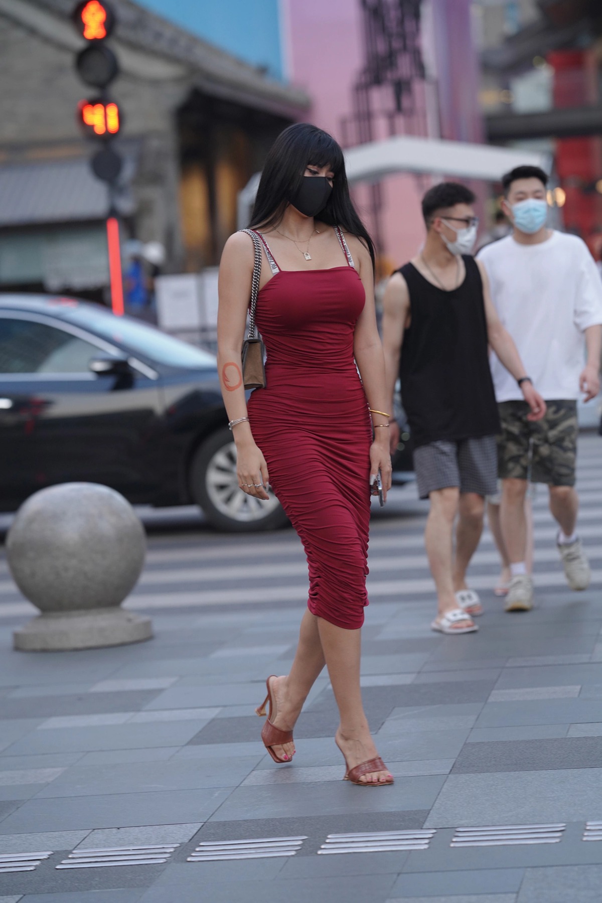 精选街拍作品 NO.4491 红色仅身包屯裙凉高美胸[66P/184MB]插图