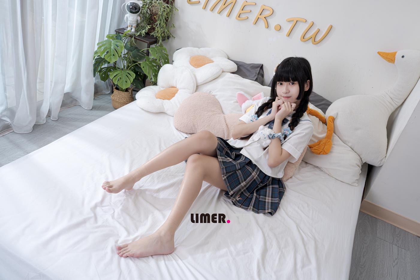 [台湾Limerence] MoMo JK学生妹 裸足 脚纹超明显[181P/2V/4.82G]插图3